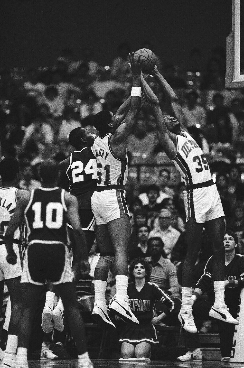 LD125-4 1986 DePaul Cleveland St College Basketball (62) ORIG 35mm B&W NEGATIVES Без бренда - фотография #5