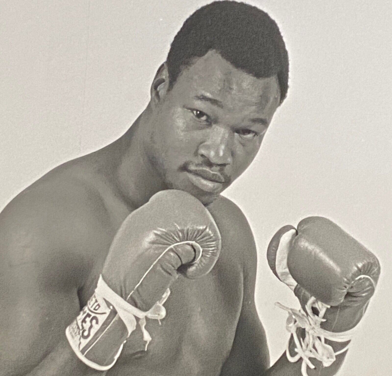 LARRY HOLMES 1982 TRAINING PHOTOS ( 8 x 10) pre WBC TITLE BOUT with GERRY COONEY Don King Productions - фотография #3