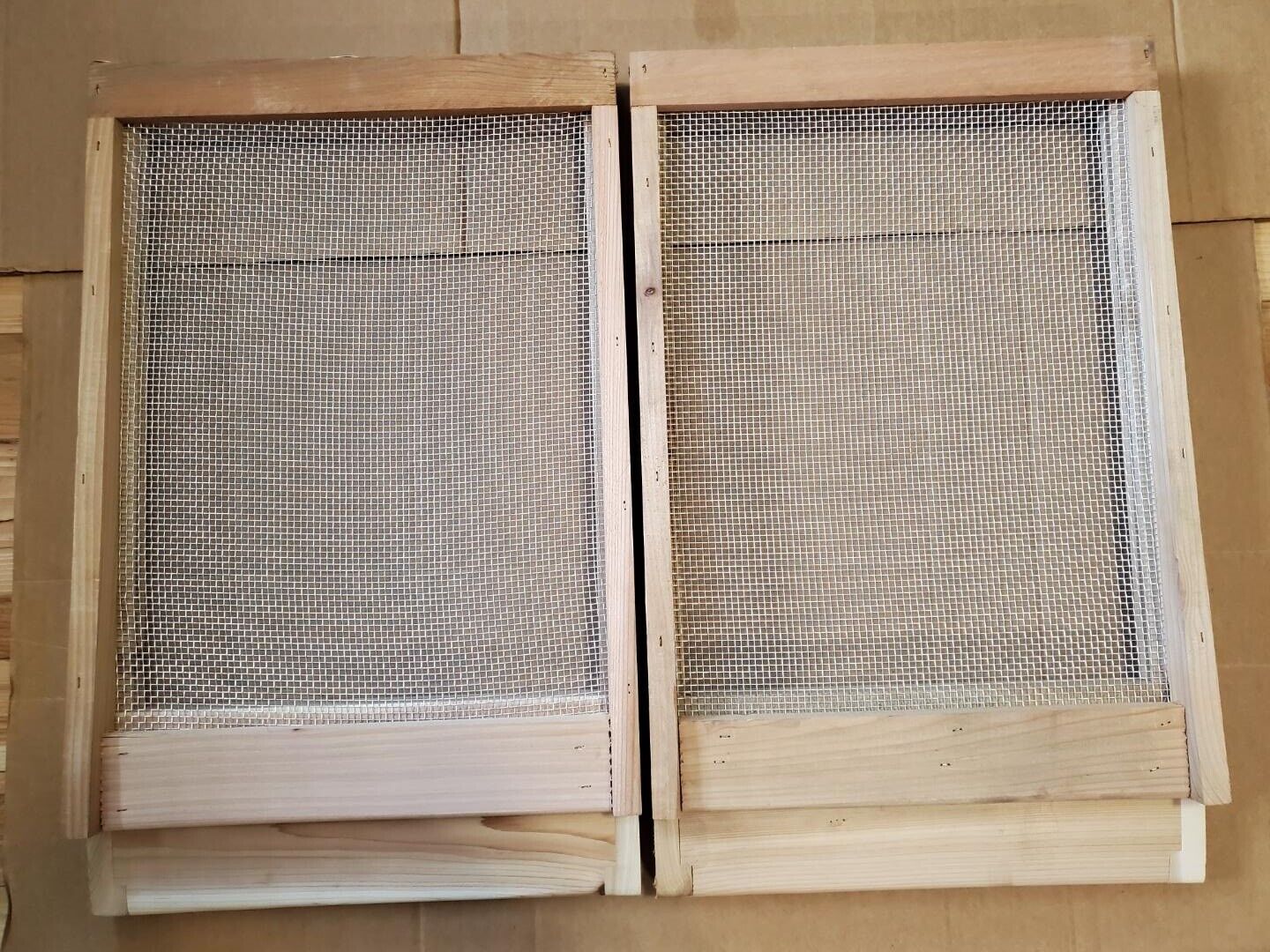 Cedar 8 Frame  Bee Hive Screened Bottom Boards For Langstroth Beehive (lot of 2) Beehive