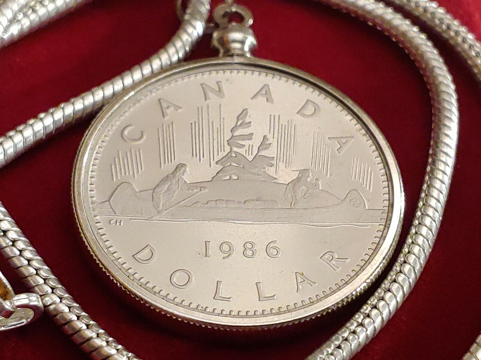 1986 CANADA Voyageur Dollar Coin Pendant on a 24"  18KGF White Gold Filled Chain Everymagicalday - фотография #2