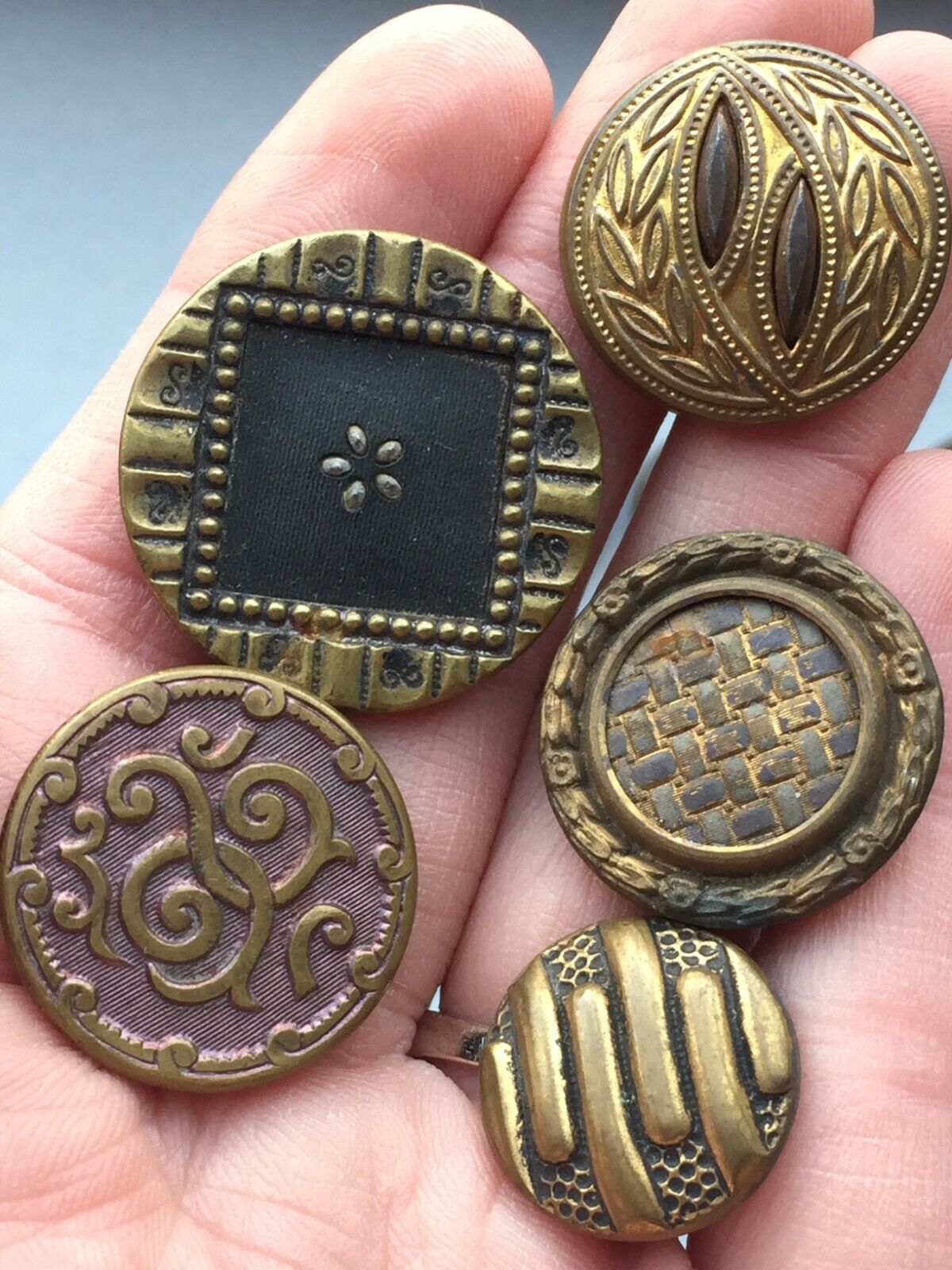 Lot of 9 antique metal buttons picture cut steel tinted deco nouveau Без бренда - фотография #3