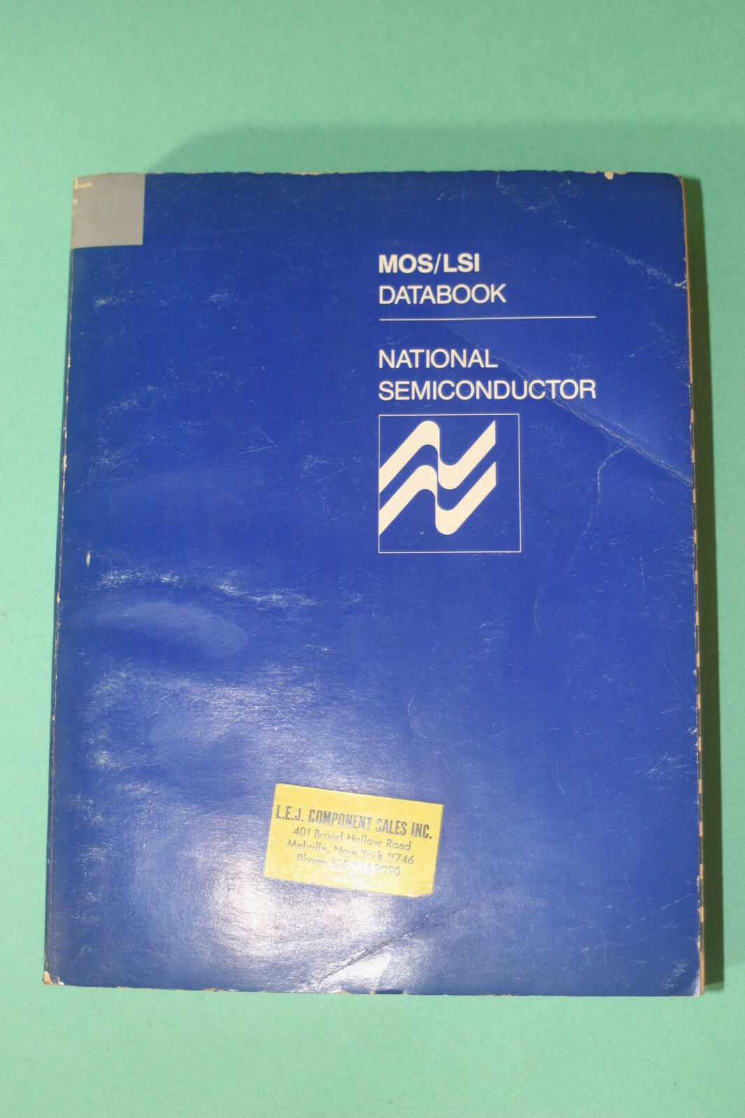 Vintage National Semiconductor Data Books - 2 books - 7 x 9-1/2 inches - 1977 National Semiconductor - фотография #2