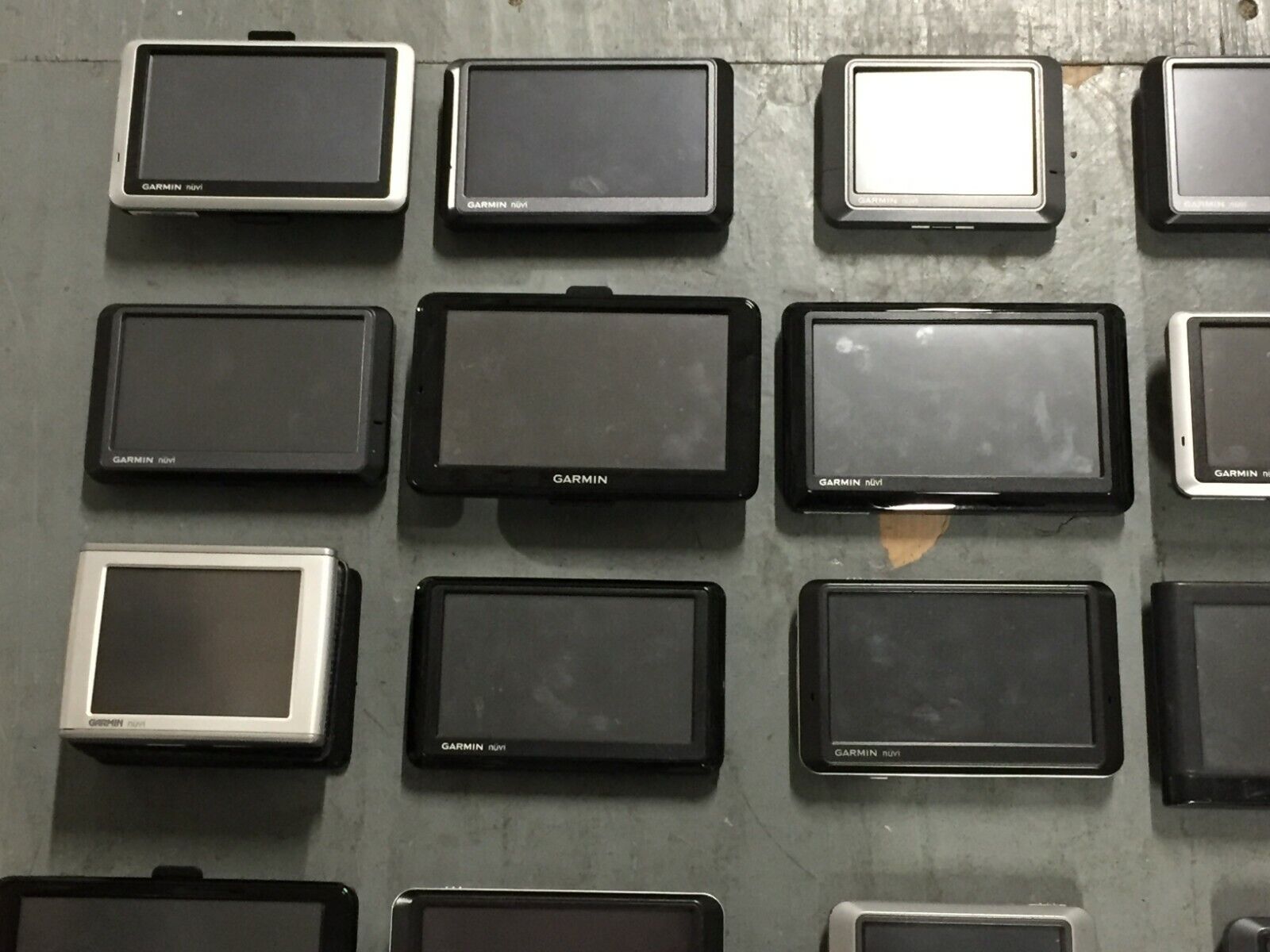 Lot of 25 Various Garmin GPS Units - All Working Great!! - Free Shipping!! Garmin Does Not Apply - фотография #2