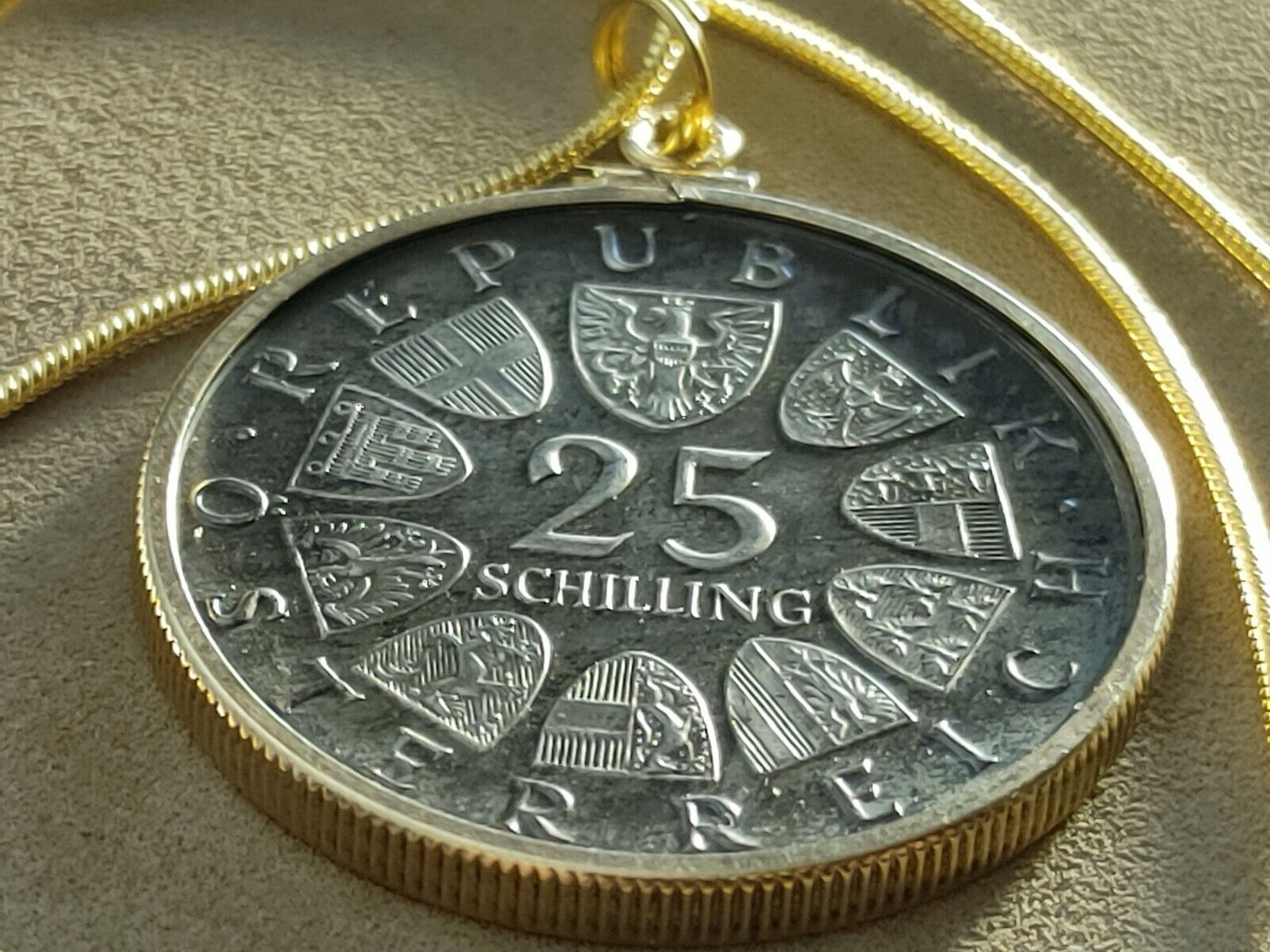Rare 1965 Silver Austrian Shield coin Pendant on a 24" 18KGF  Snake Chain 32mm Honoredallies - фотография #4