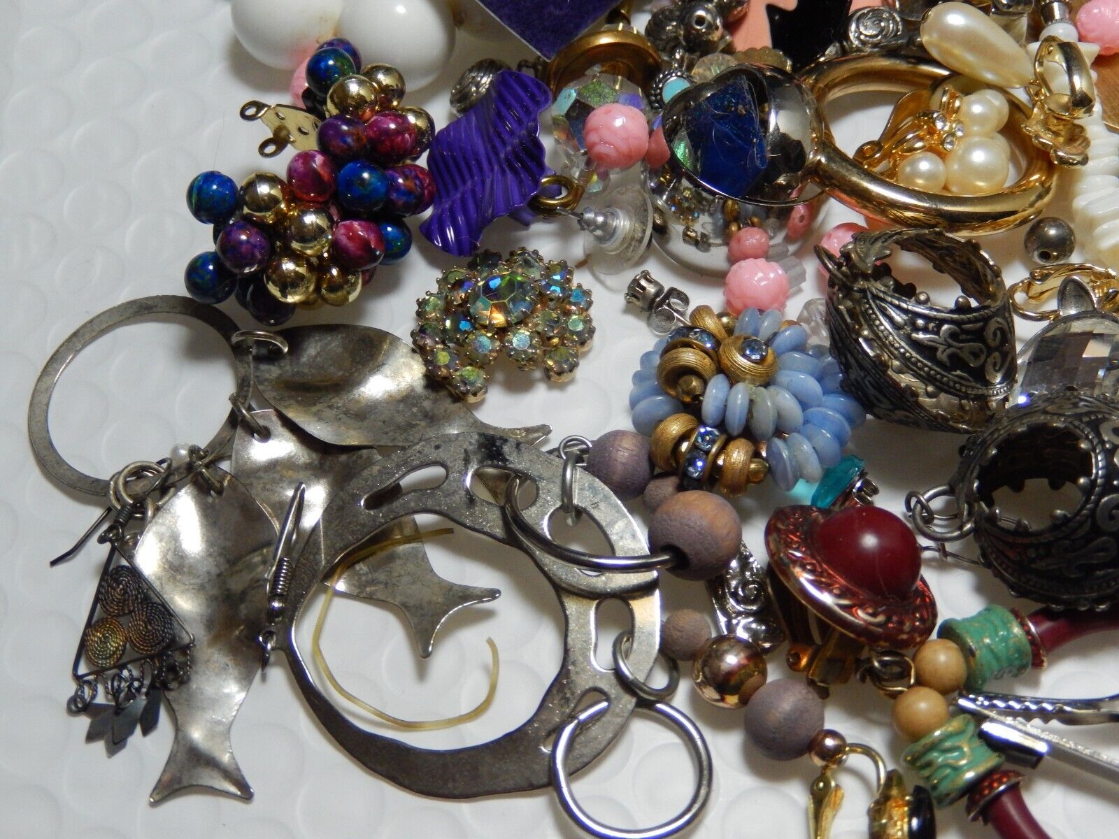 Costume Jewelry Lot For Crafting Over 50 pieces Assortment Sold as is Unbranded - фотография #6