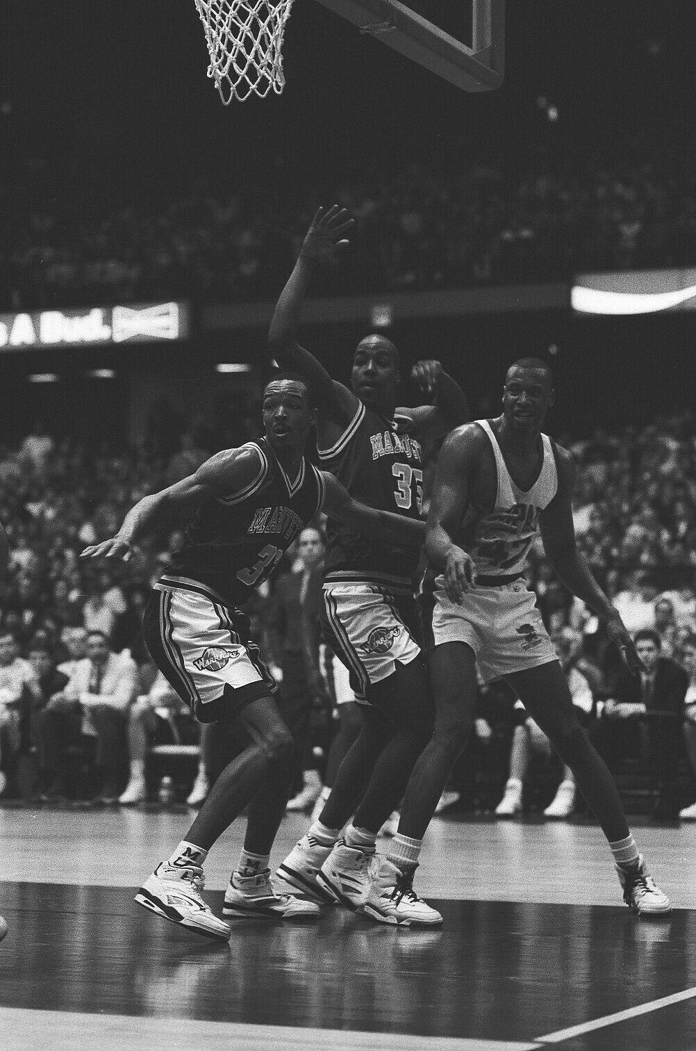 LD126-15 1992 College Basketball DePaul Marquette (140) ORIG 35mm B&W NEGATIVES Без бренда - фотография #8