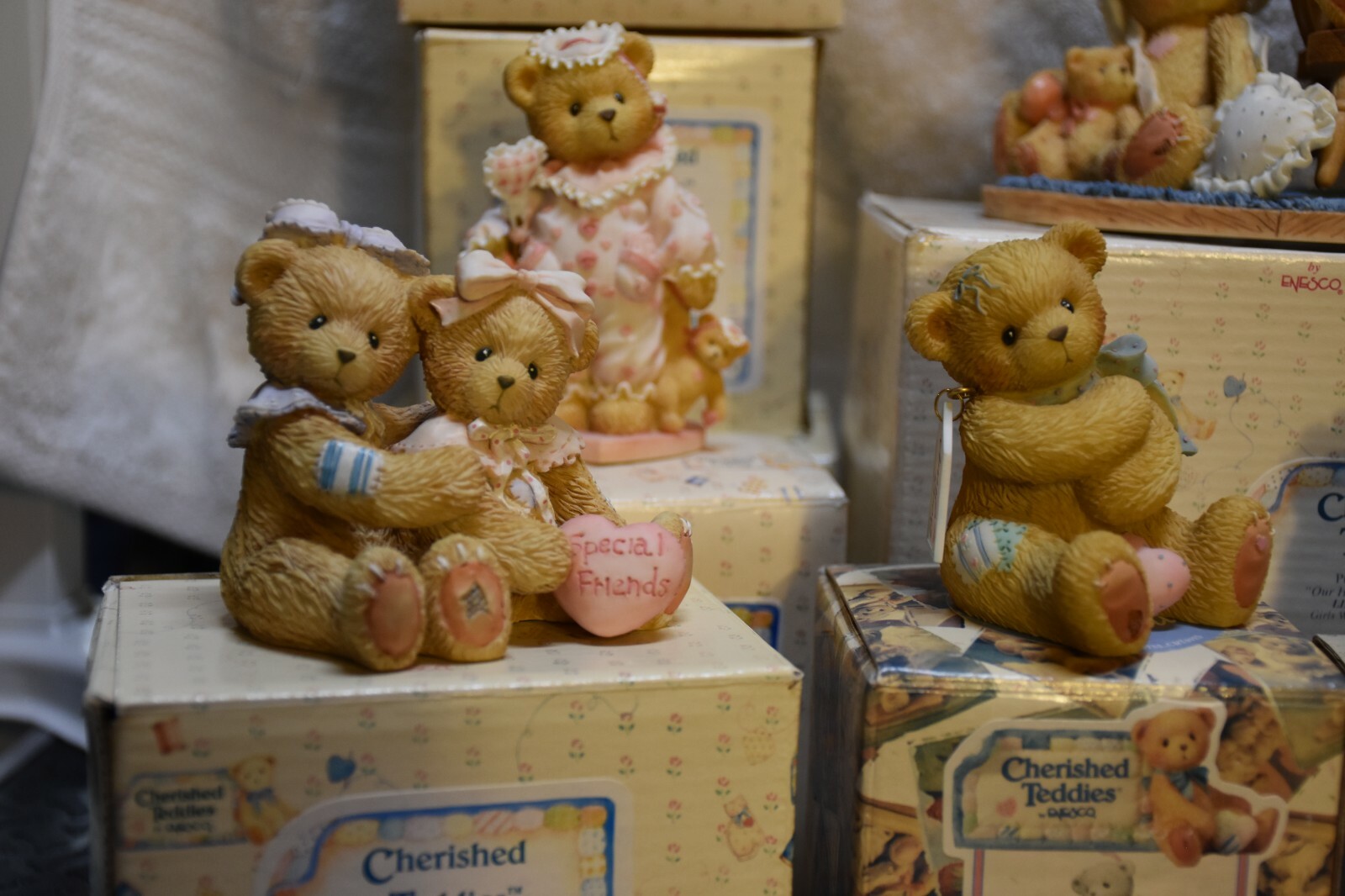 Lot of 15 Love and Friendship-Themed Cherished Teddies Enesco - фотография #3
