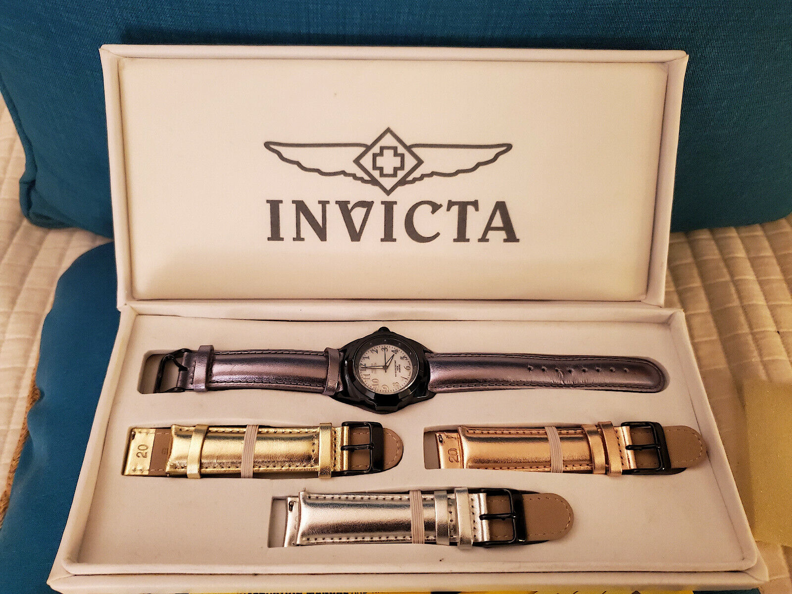 NEW Lovely Women's Invicta Diamond Wristwatch IOB Invicta - фотография #3