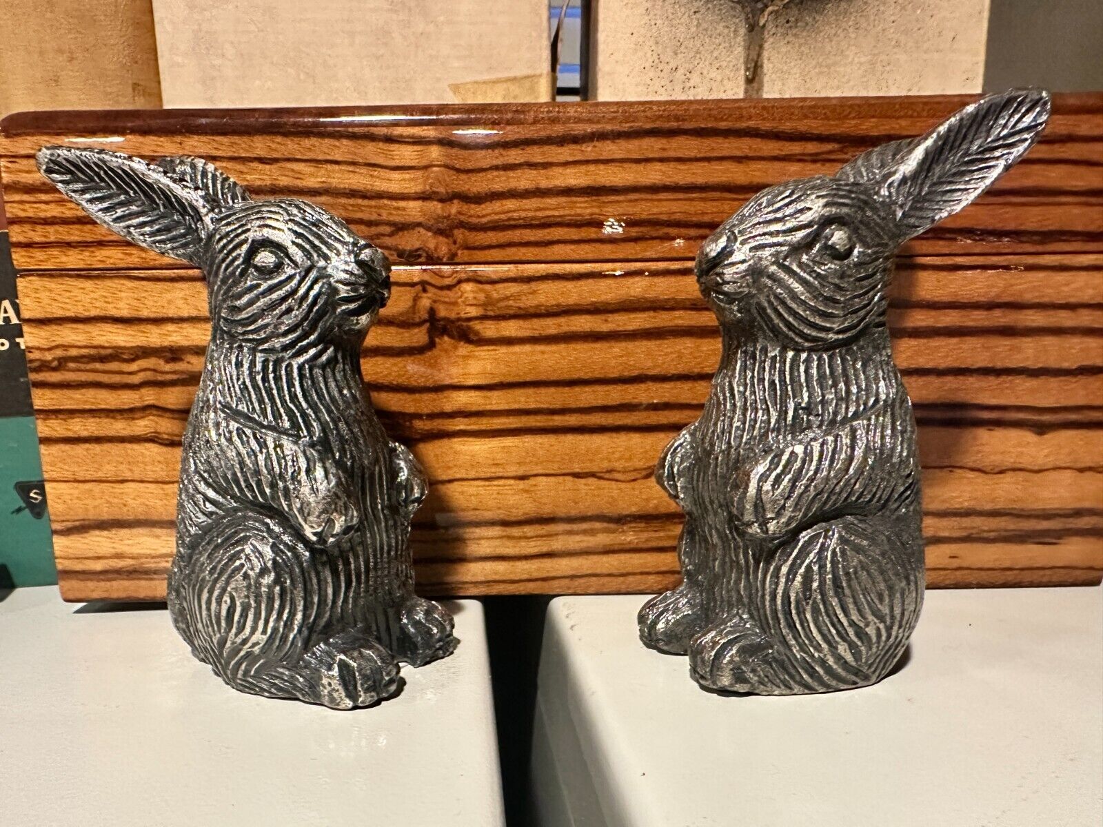 NEW Set of Pewter Silver Pier 1 Easter Bunny Salt / Pepper Shakers Pier 1 - фотография #2