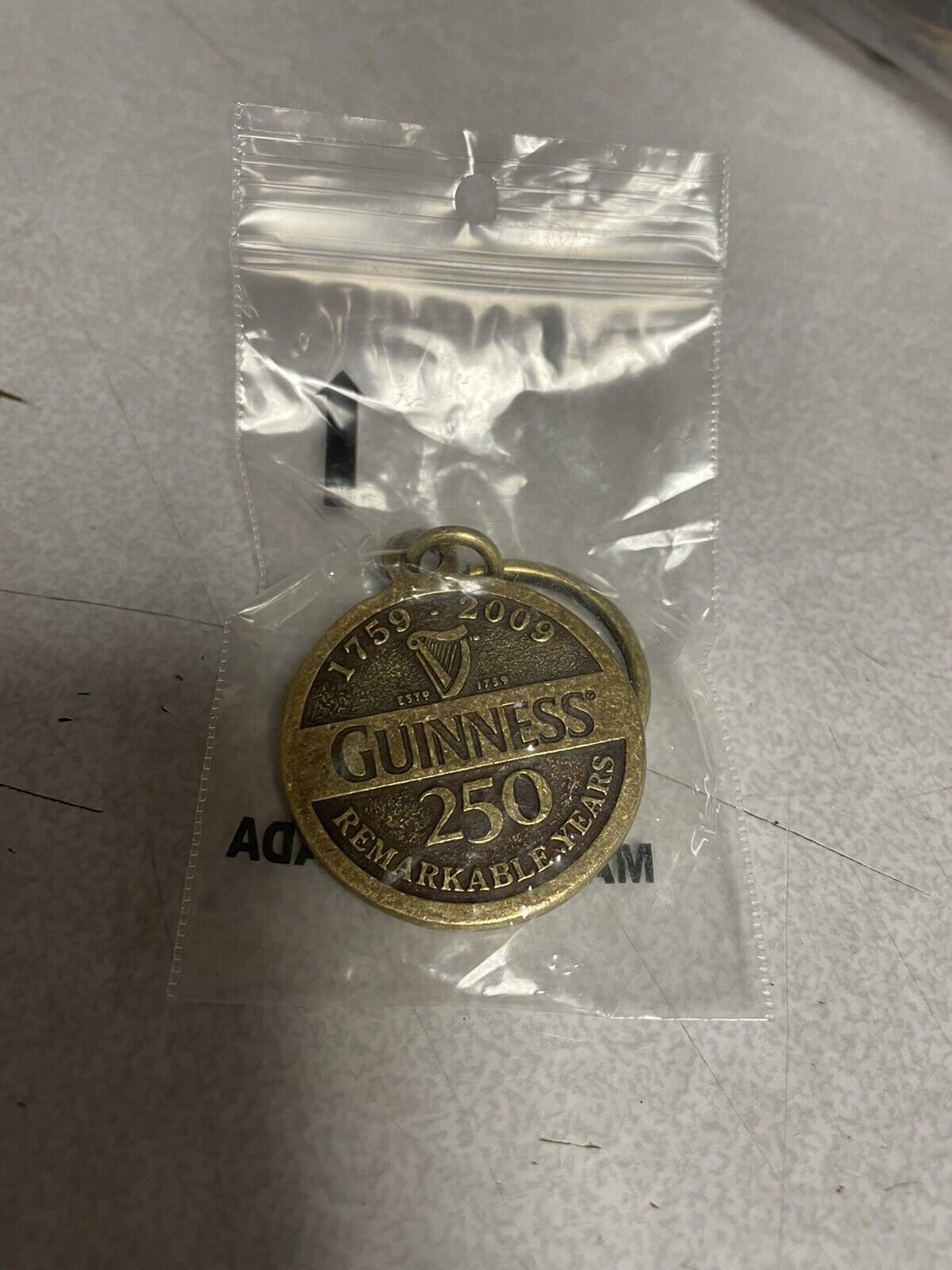 Guinness 250th Anniversary Key Chain  Guinness - фотография #2