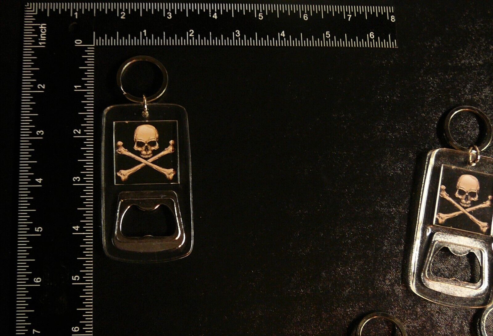 20 Piece Lot Skull & Crossbones Bottle Opener Keychains & Pirate SKuLL Patches Без бренда - фотография #4
