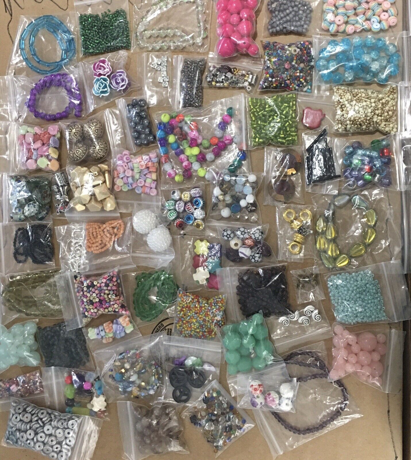 F&B👑🐝 40 Bags FINDINGS & BEADS Lot Of Jewelry Making Supplies Pendants Closure MrsQueenBeead Like Items Shown In Pics - фотография #6