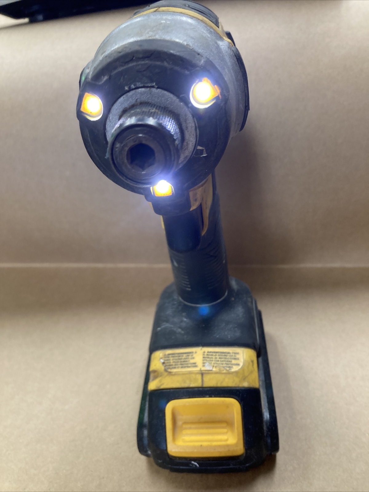 Dewalt DCF885 20V Impact Driver   with Battery DEWALT DCF885B-NBX - фотография #4