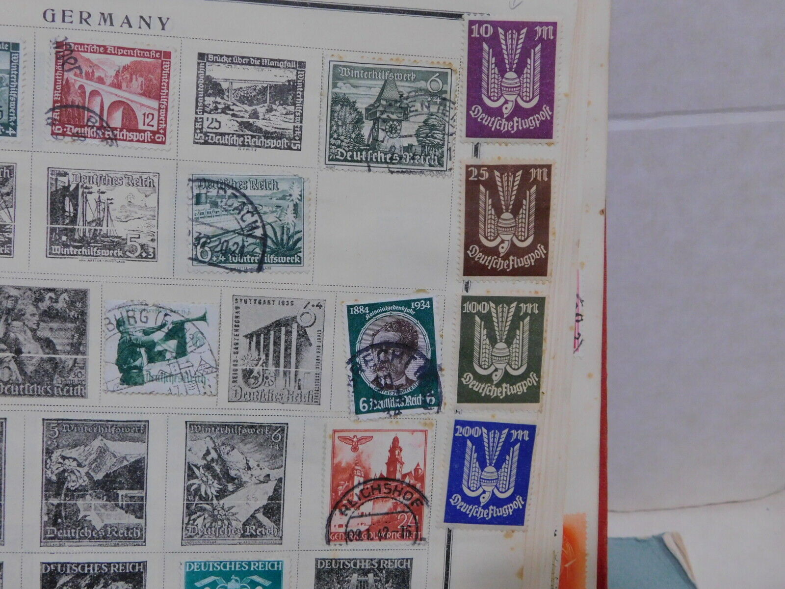 Vtg Scott 1947 Modern Postage Stamp Album 1700+ Stamps, US & World hinged stamps SCOTT - фотография #4