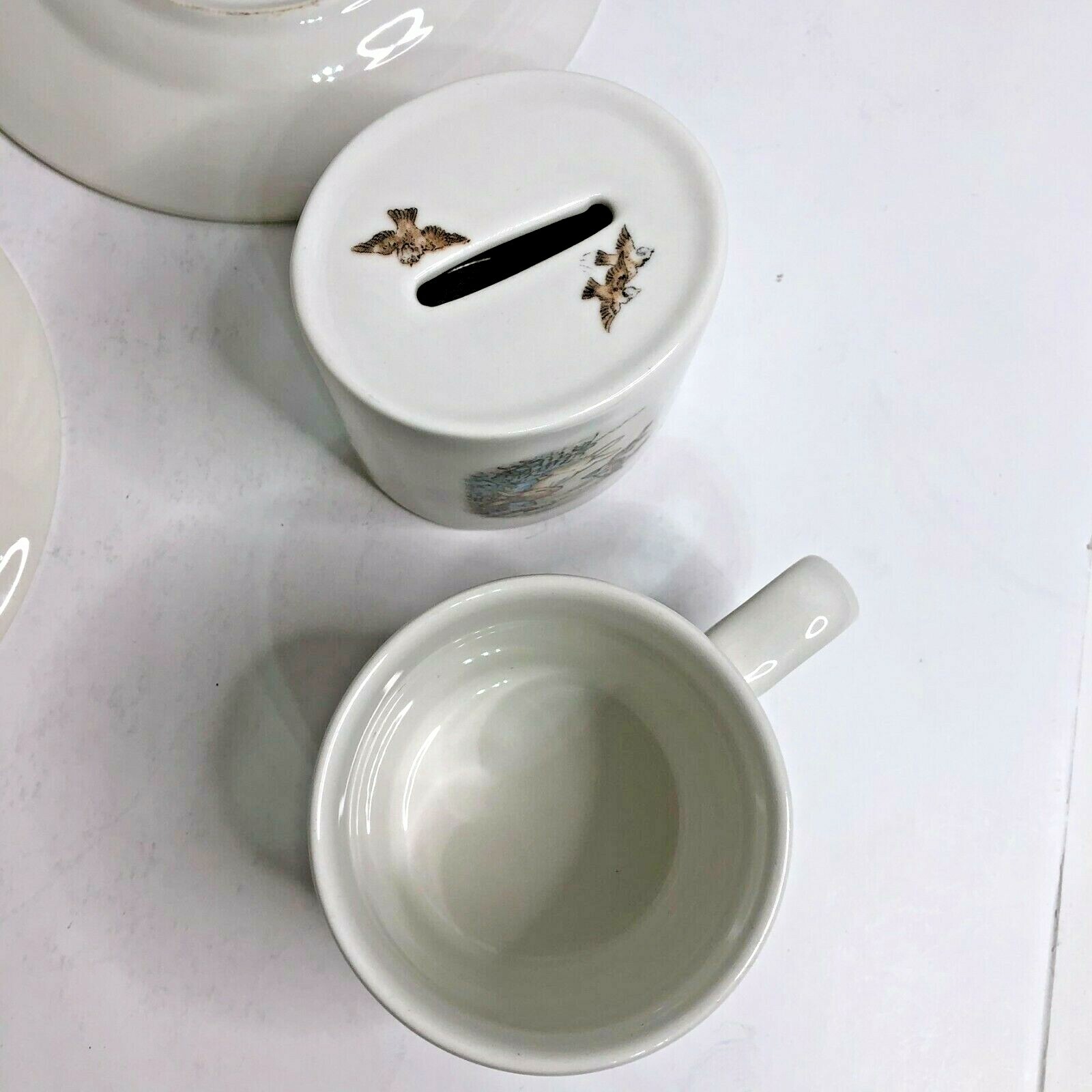 LOT Peter Rabbit Wedgwood England 1991-1993 Cup, 2 Saucers & Oval Penny Bank  Wedgwood - фотография #2