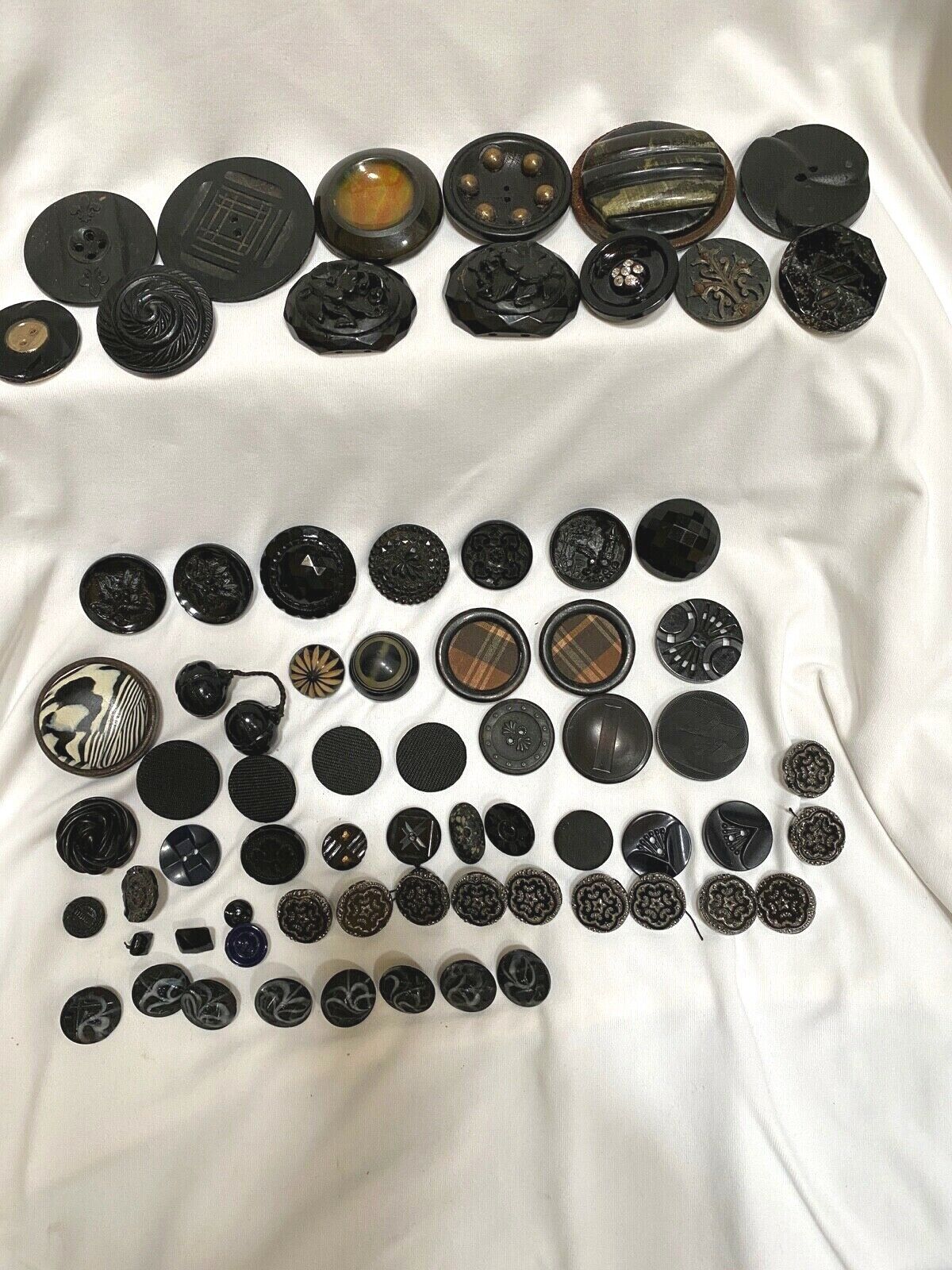 Antique Black Buttons - Mixed Lot of 70 - Embossed, Wood, Fabric, Unique Designs Без бренда