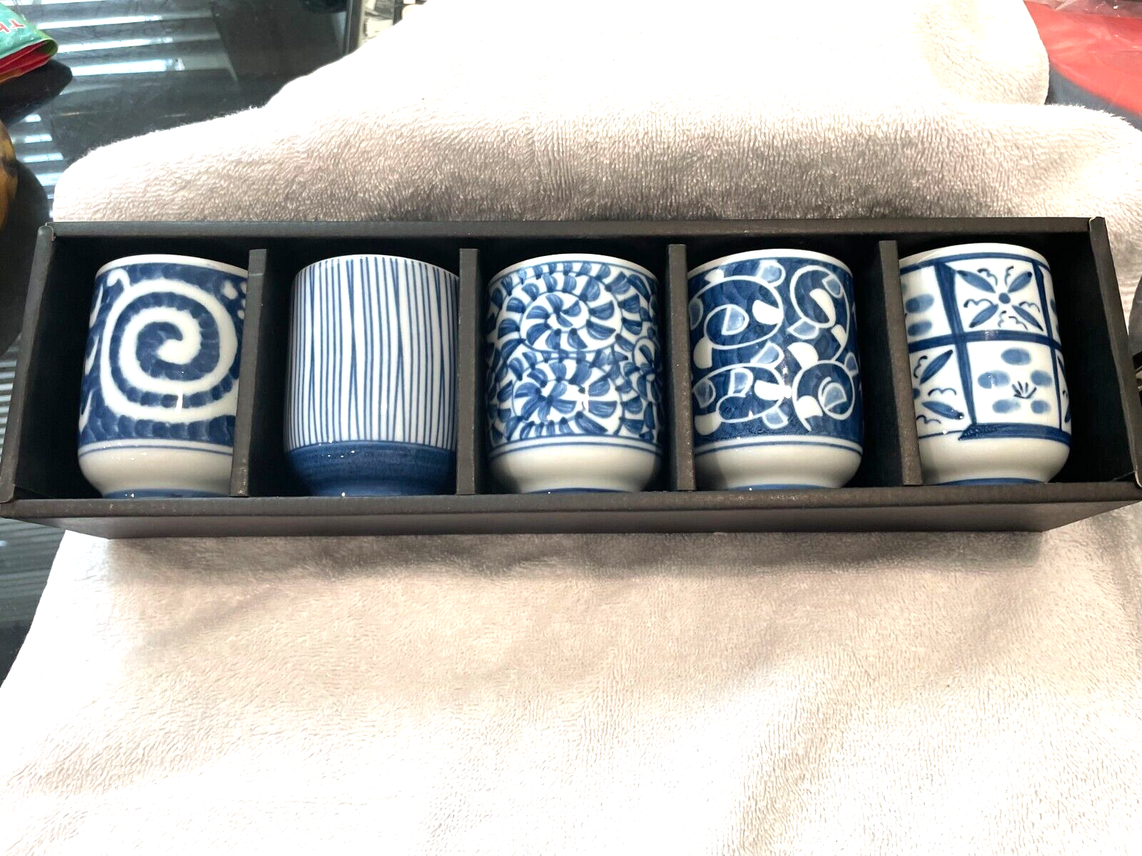 ARITA SET OF 5 PORCELAIN ORIENTAL SAKE/TEA CUPS IN BOX Arita - фотография #2