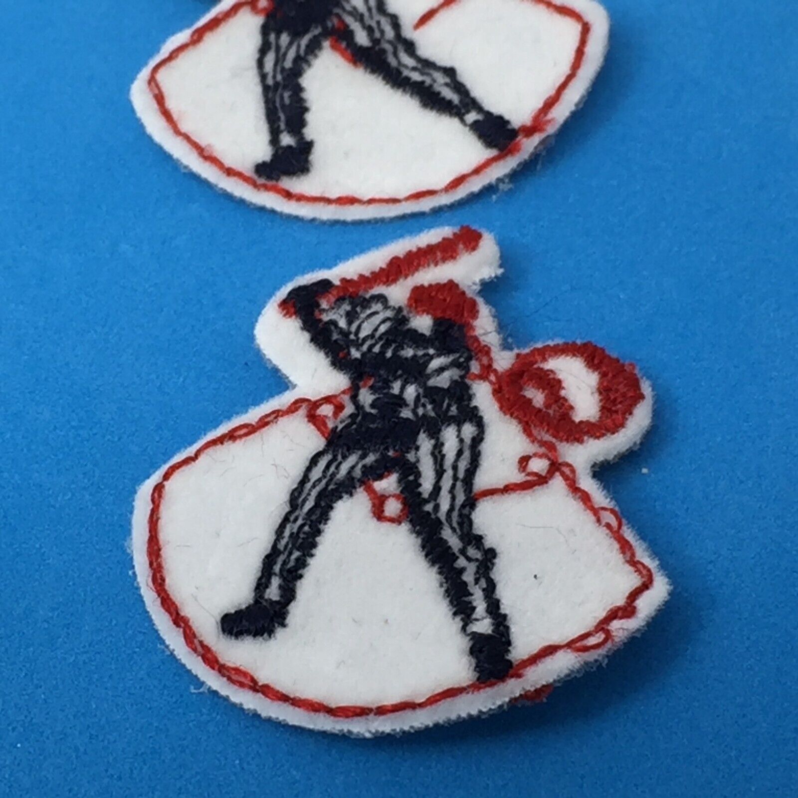LOT 30 embroidered Appliques BASEBALL SOFTBALL hot iron Gluing Red Black Generic Unbranded - фотография #2