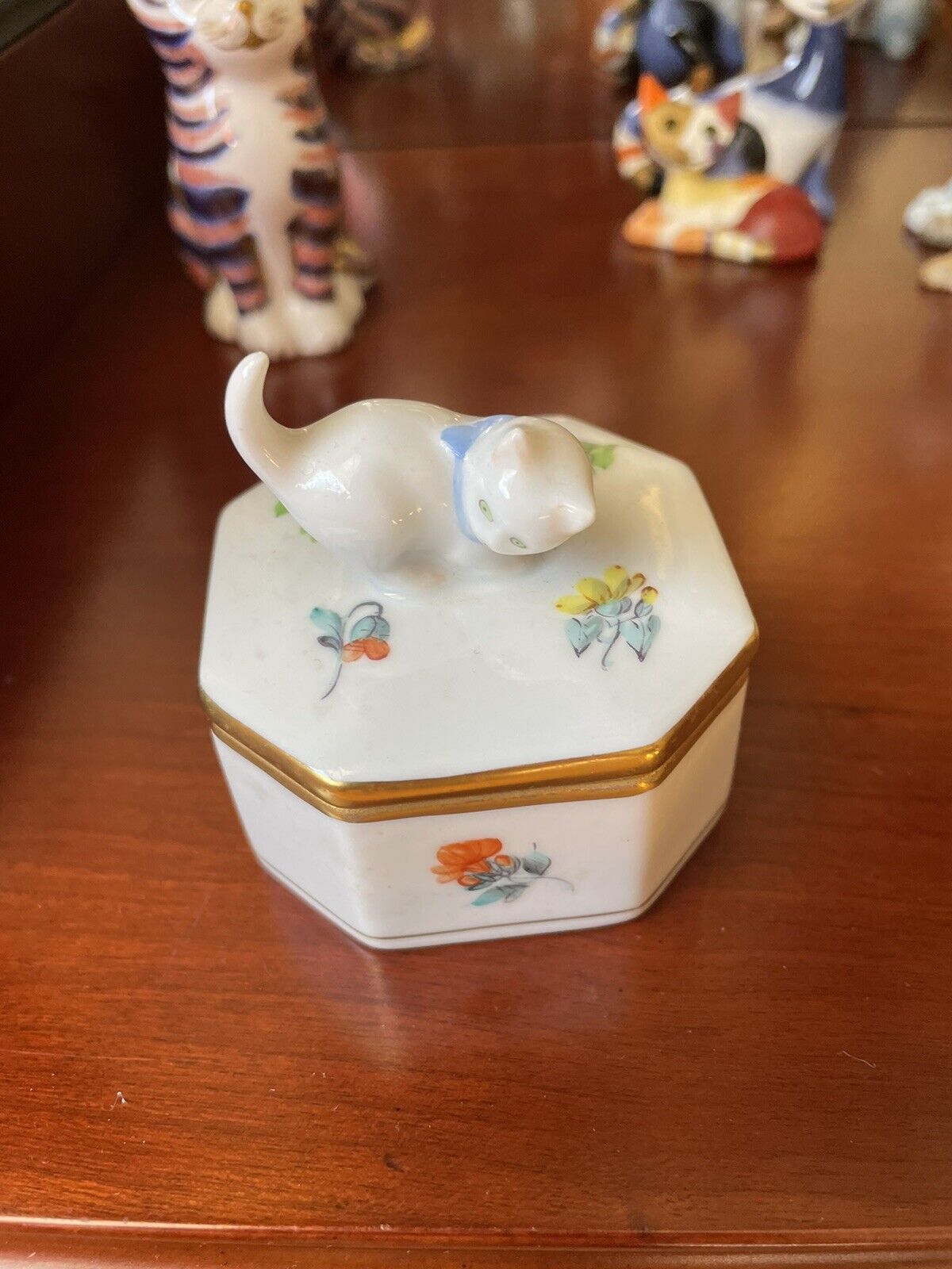 HEREND Porcelain Octagon Trinket Box Floral Cat Kitten Hungary Hand painted Без бренда