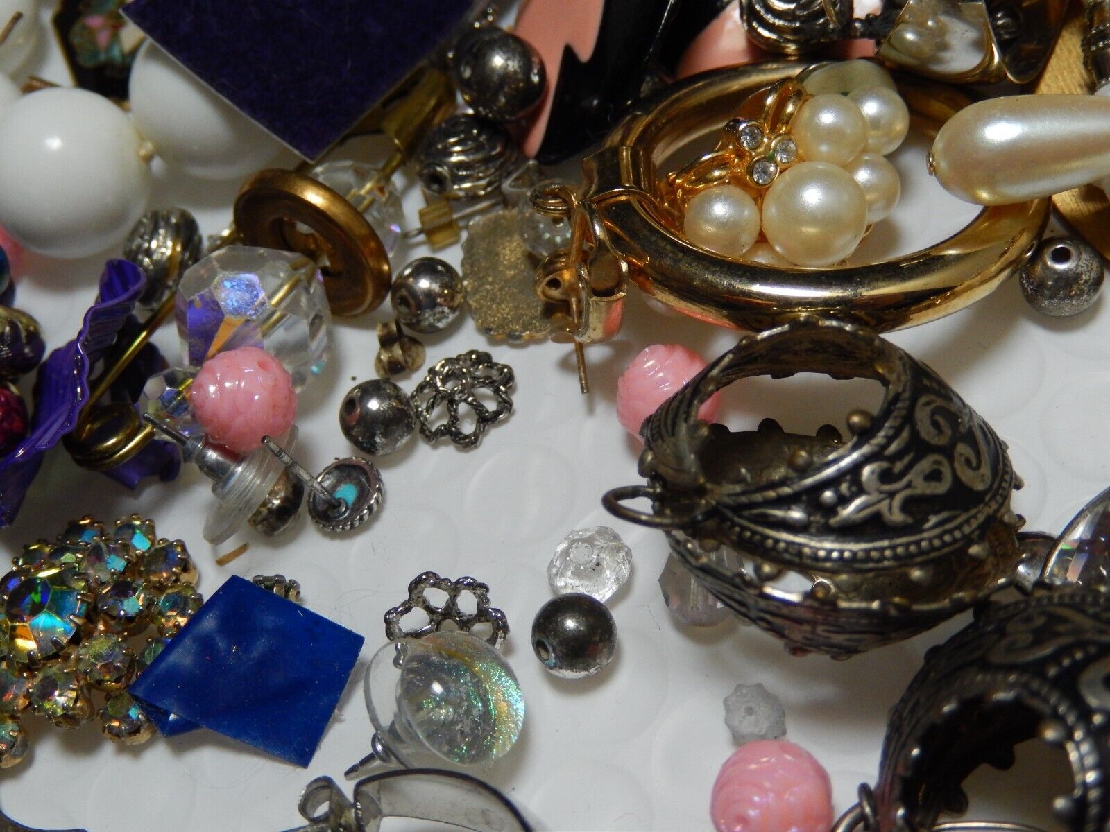 Costume Jewelry Lot For Crafting Over 50 pieces Assortment Sold as is Unbranded - фотография #7