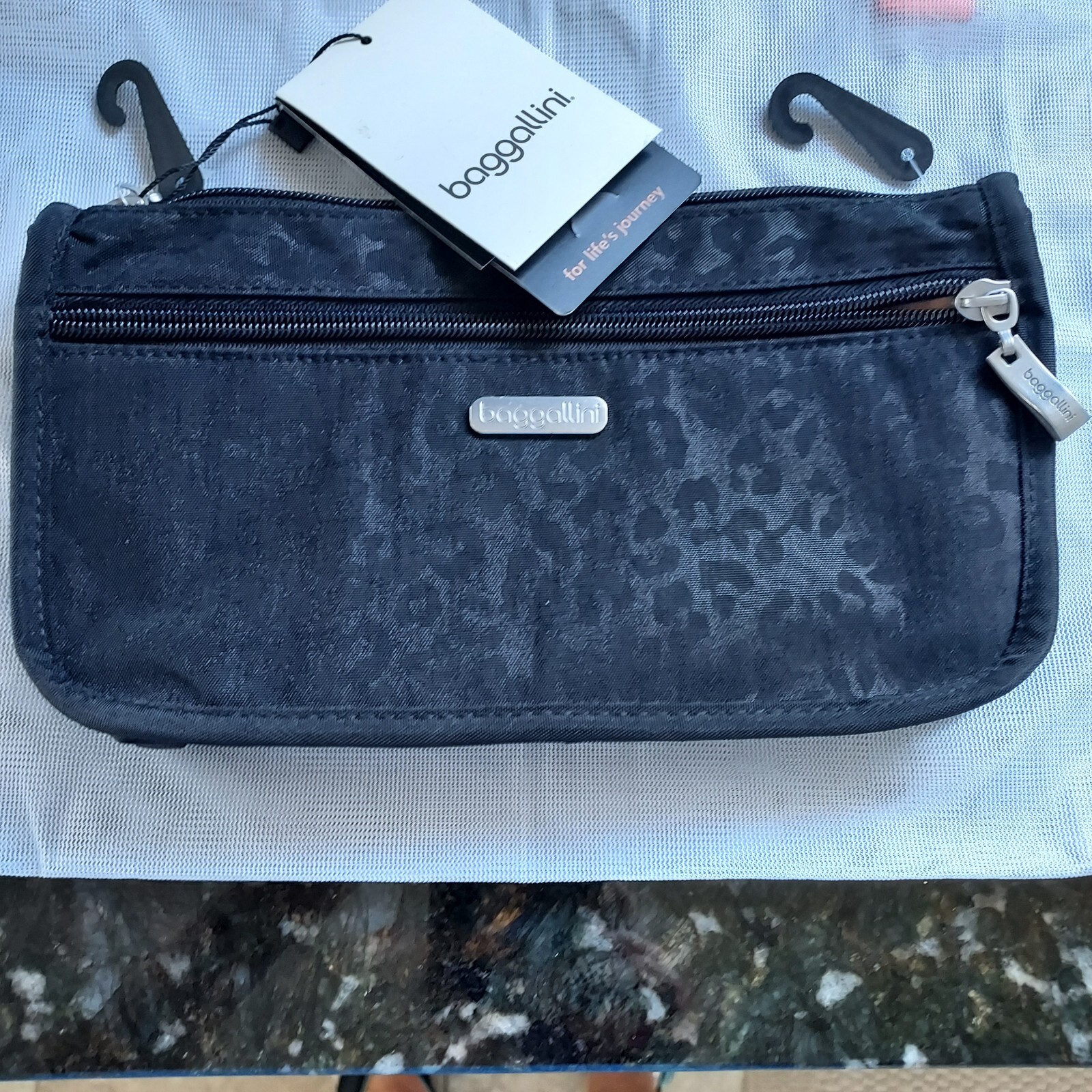 Baggallini  A La Carte Tote leather handles black & pattern make up bag(2) ITEMS Baggallini Baggallini A La Carte - фотография #15
