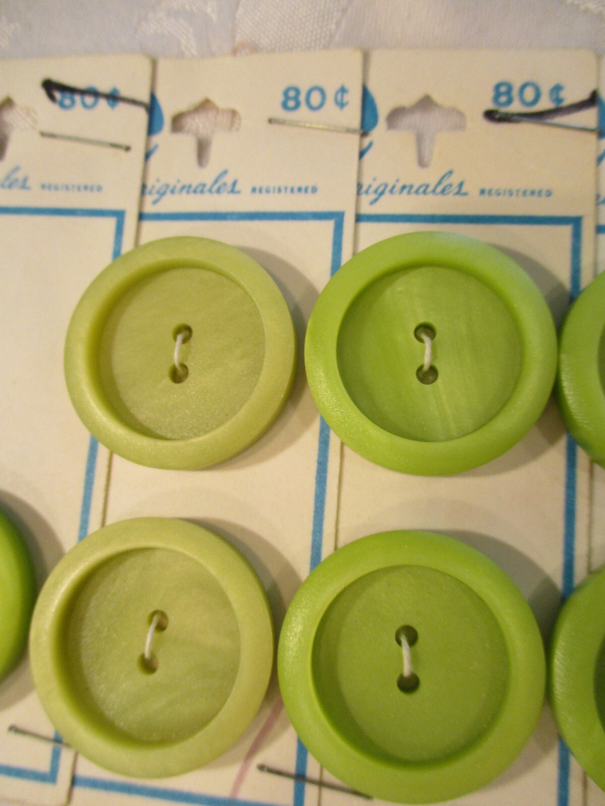8 Vintage 1960s BGE Originals Lime Green Buttons 1-1/8" NOS HOLLAND Без бренда - фотография #2