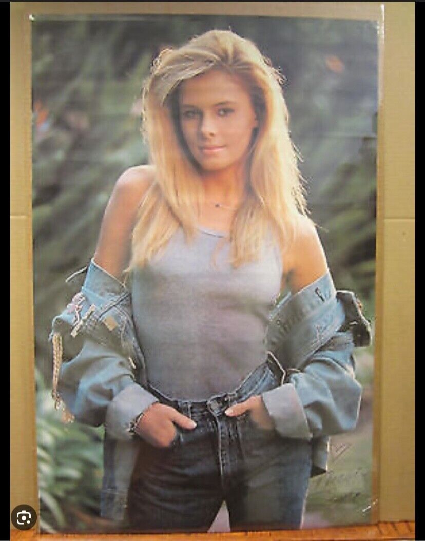 Get it customized! Authentic autographed poster signed by Nicole Eggert  Без бренда