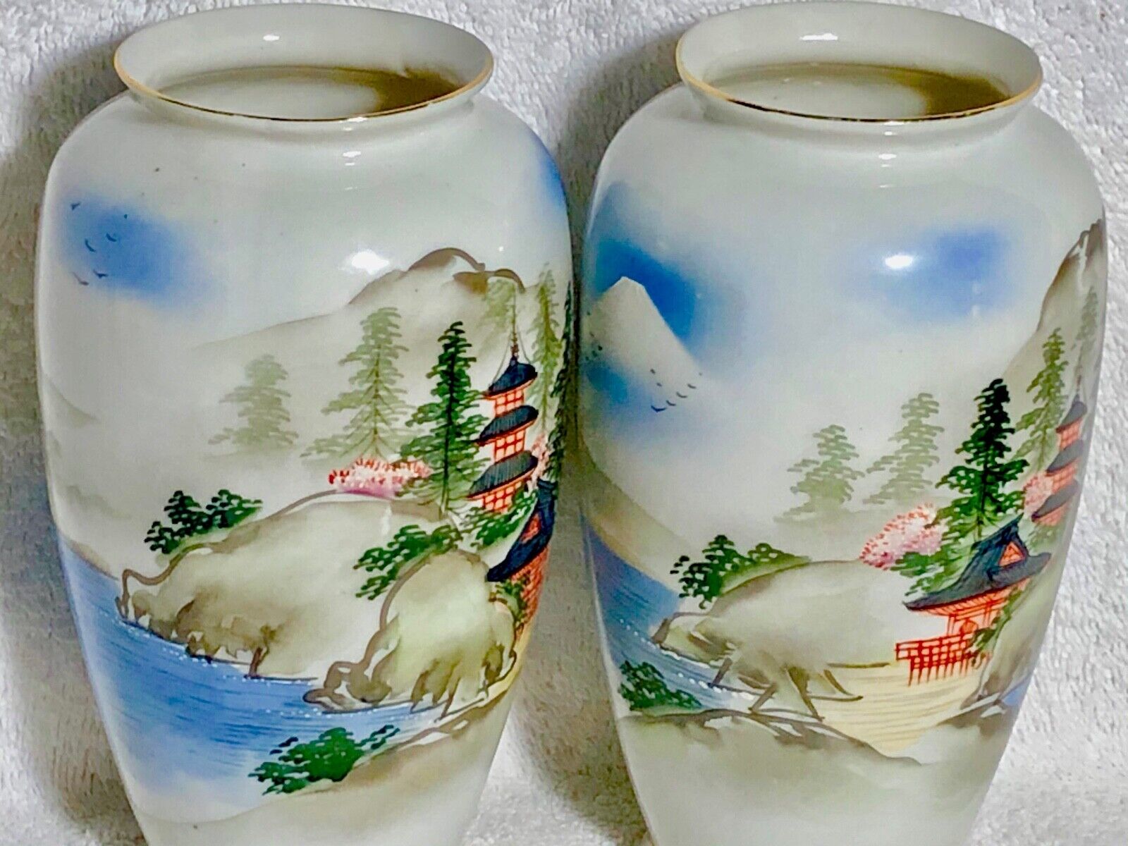 Beautiful Pair Vintage Asian Vases Village Pagoda Scene Fine Porcelain China QQ! Без бренда - фотография #3