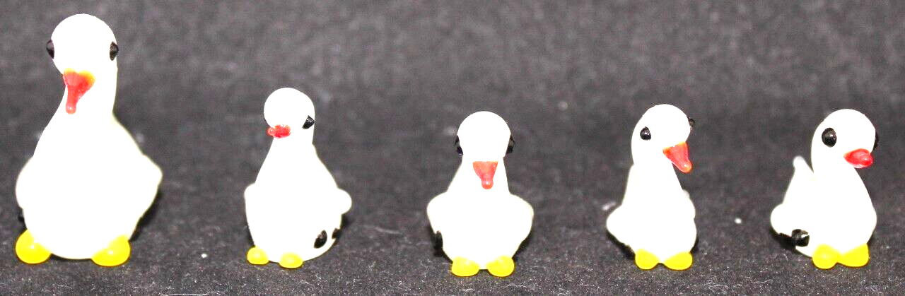 Vintage, ( 1970's) Hand Made,  Art Glass Miniature Family of 5 Swans Unbranded - фотография #3
