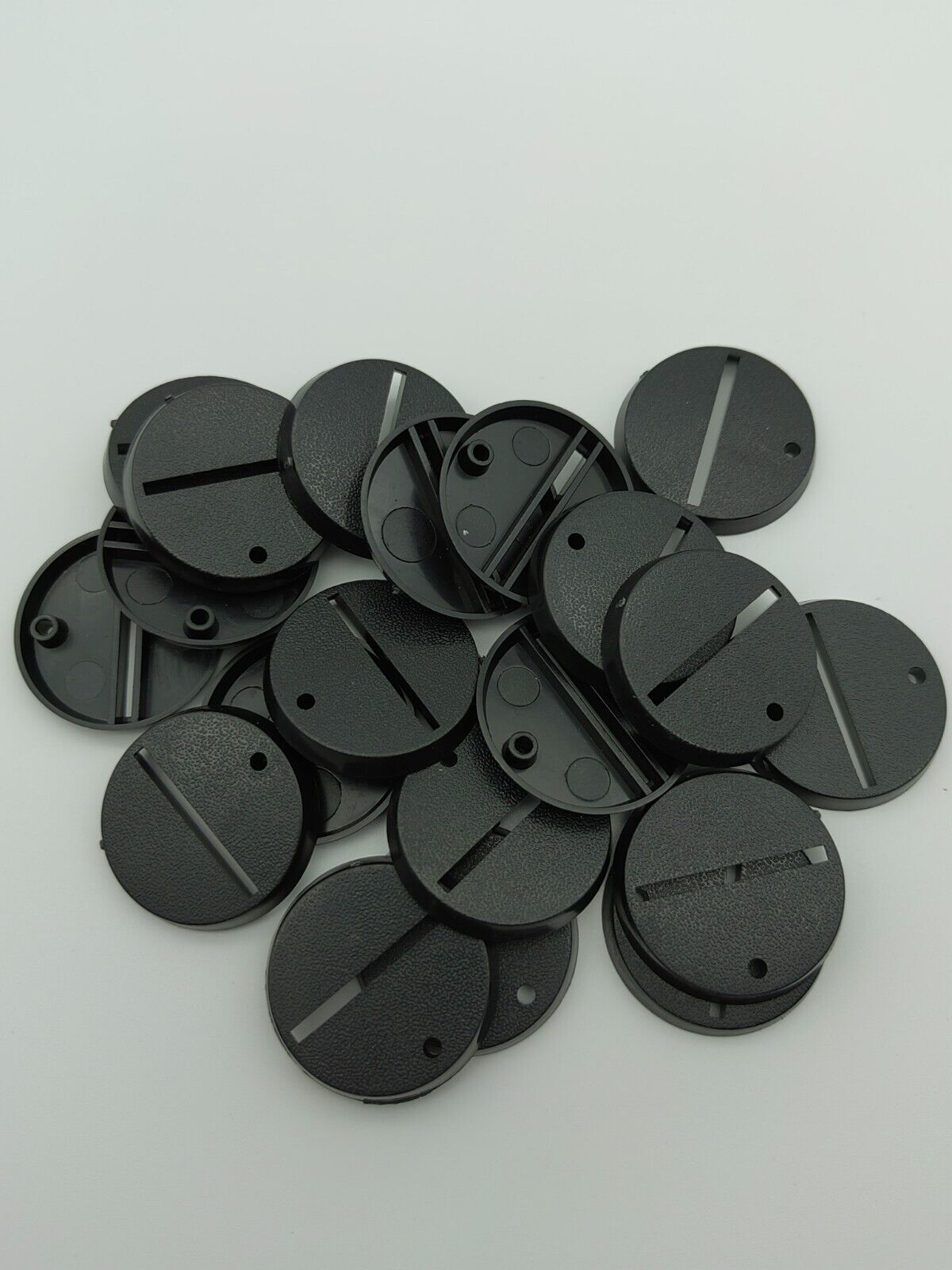Lot Of 20 32mm Round SLOT Bases Used For Warhammer 40k + AoS Games Workshop   War Base West Does not apply
