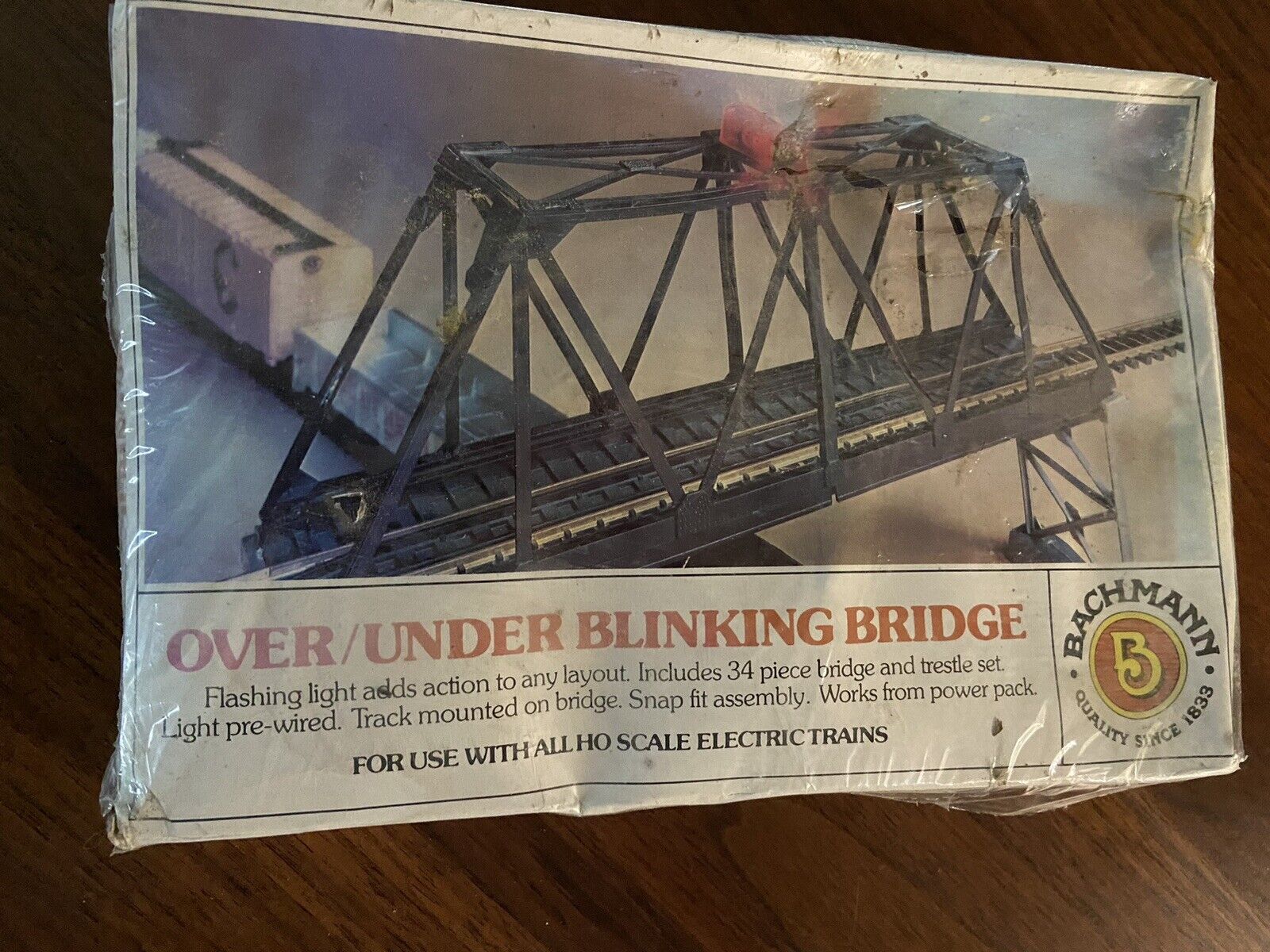 Bachmann Over/Under Blinking Bridge 34 Piece Bridge and Trestle Set.  HO Scale Bachmann 46222