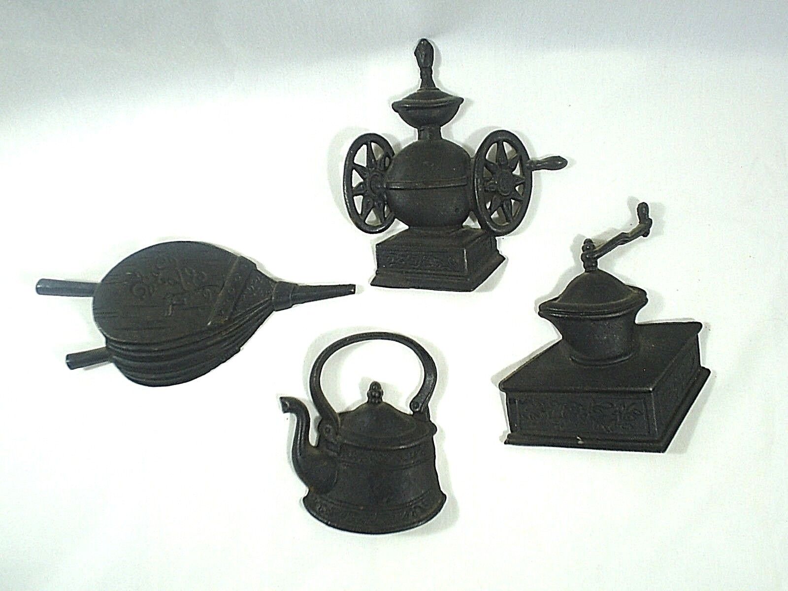 Vintage Kitchen Wall Hangings Cast Metal Lot of 4 Coffee Mill Tea Pot Billows  Без бренда