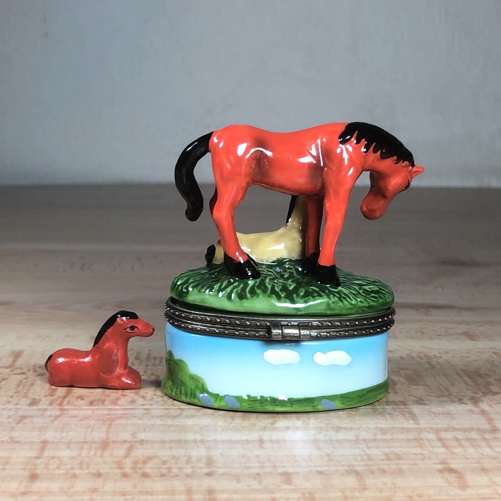 Vintage Foal Mare Horse Pony Ceramic Figurine Hinged Trinket Jewelry Box 3" NOS Без бренда - фотография #4