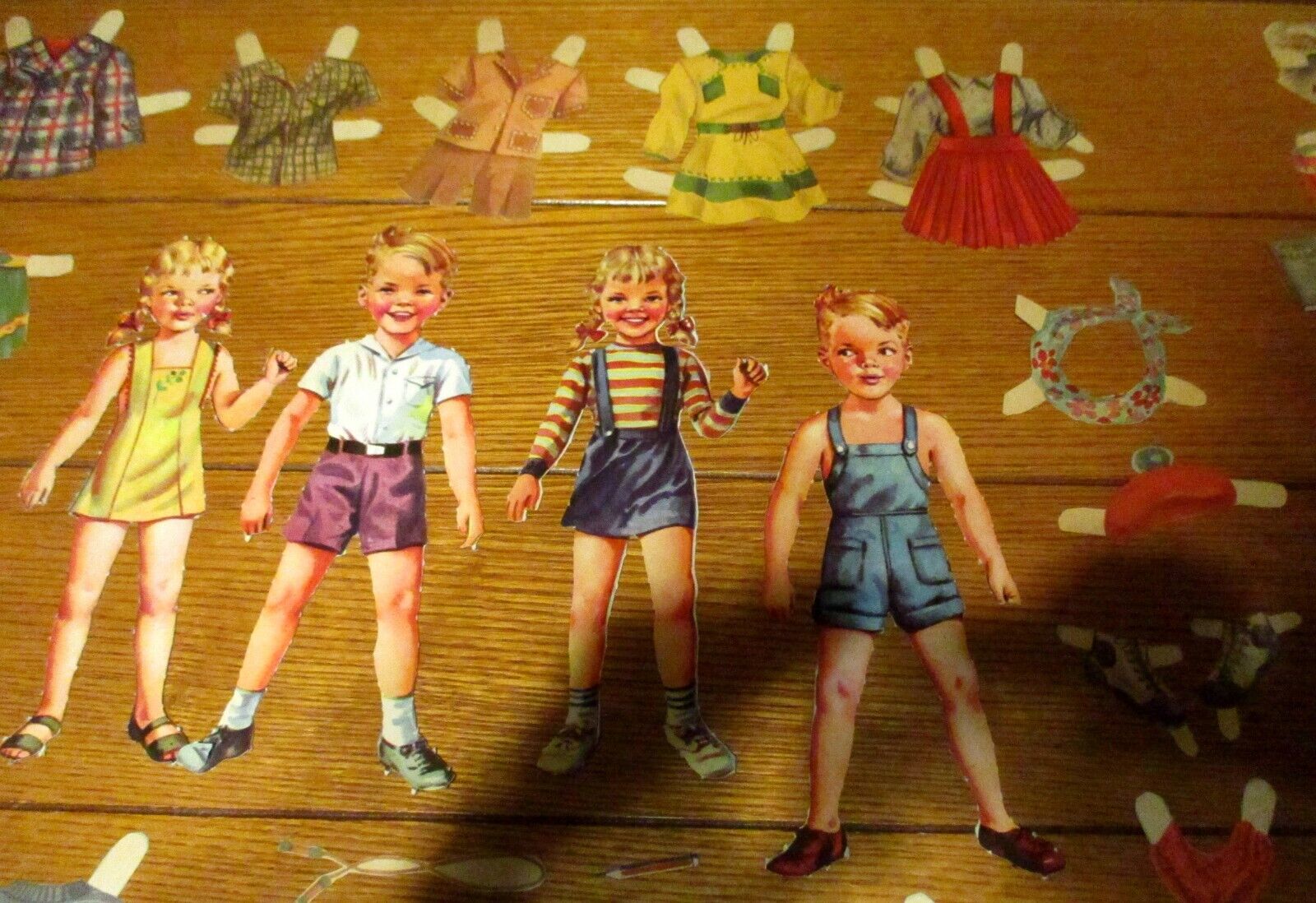 Vintage Paper Doll and Outfit Lot (19) W/ 4 Dolls & 15 Outfits  NICE!!!!     #14 Unbranded - фотография #4
