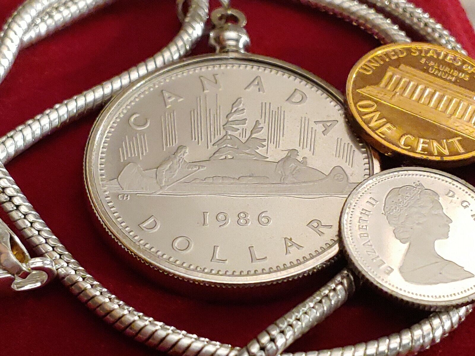 1986 CANADA Voyageur Dollar Coin Pendant on a 24"  18KGF White Gold Filled Chain Everymagicalday - фотография #12