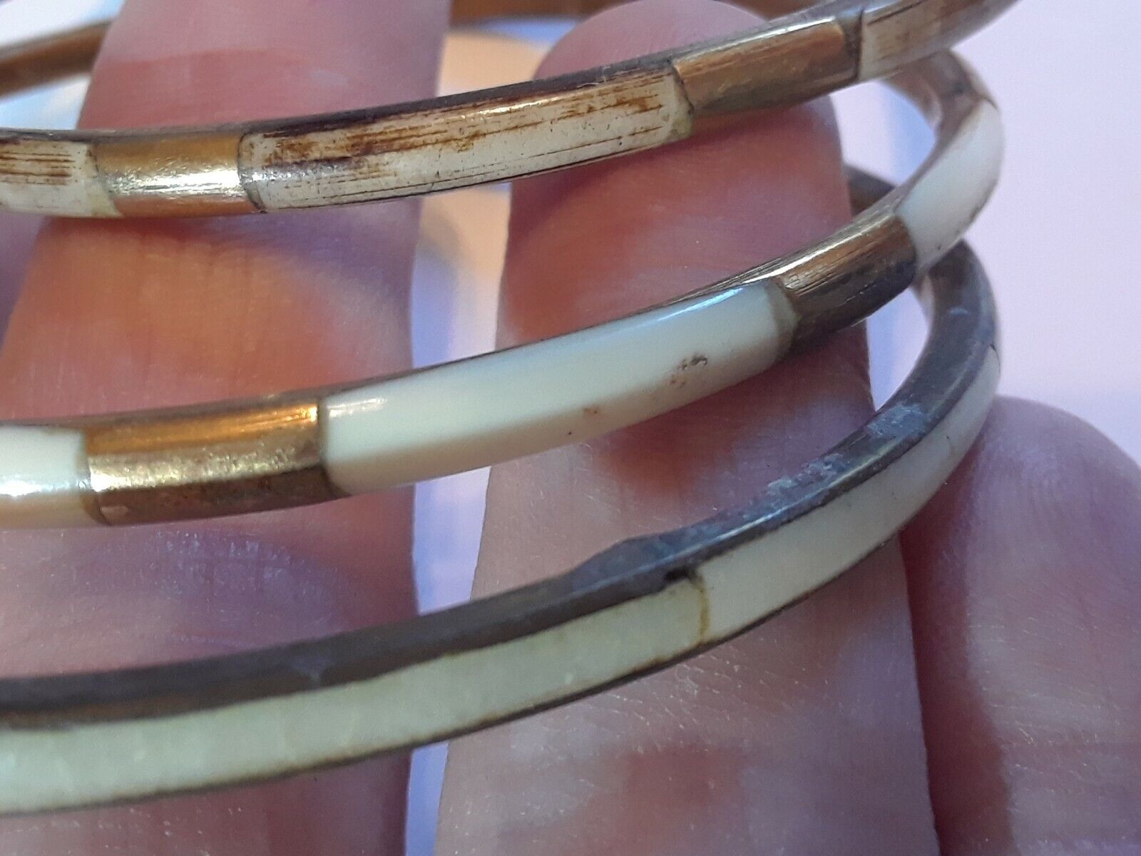 Lot of 5 gold tone bangle bracelets with inlay stone. Made in India. Beautiful! Unbranded - фотография #12