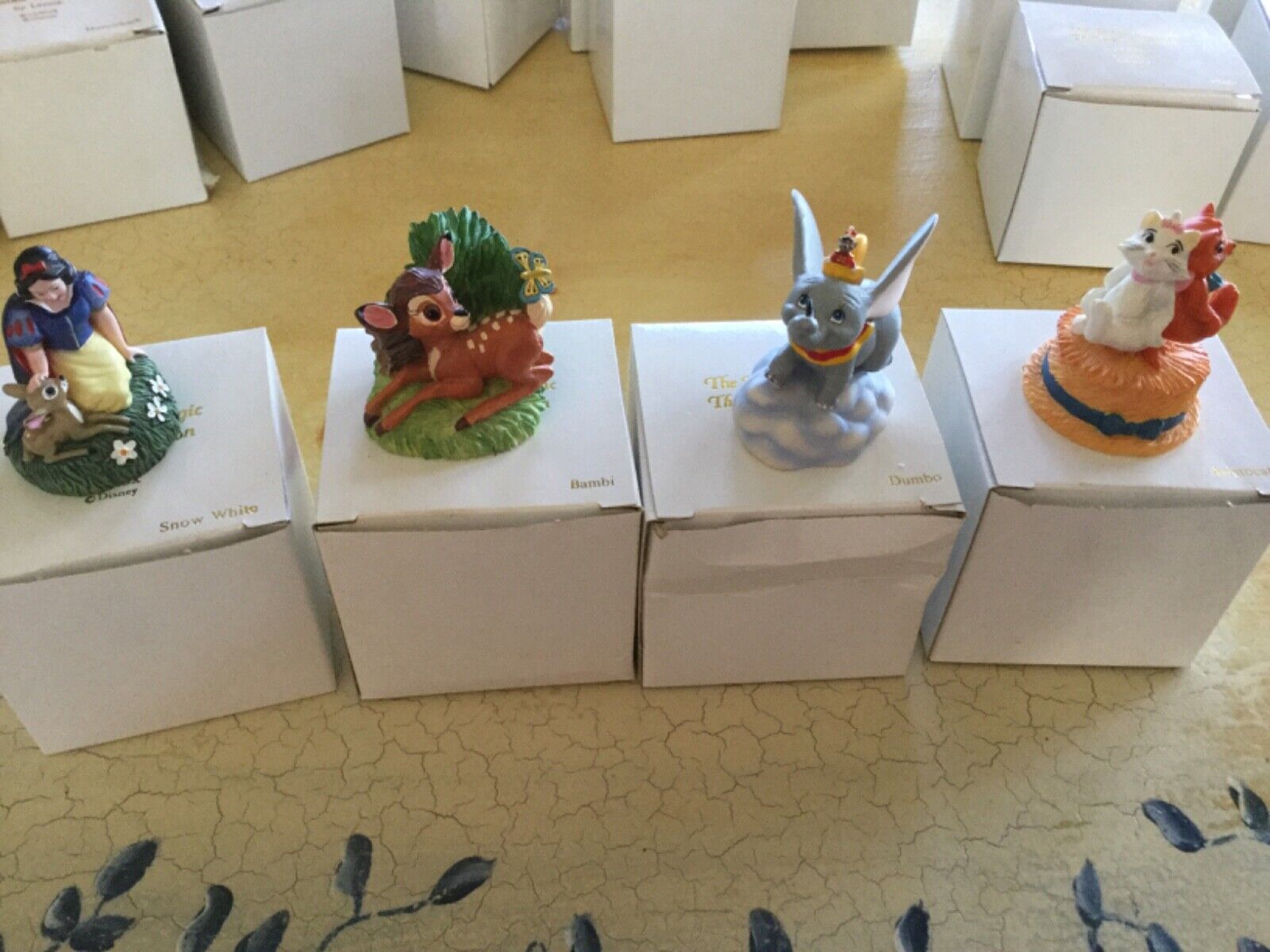 Disney Magic Thimble Figurine Collection, all 24, w/cabinet & boxes, Fabulous! Disney/Lenox - фотография #8