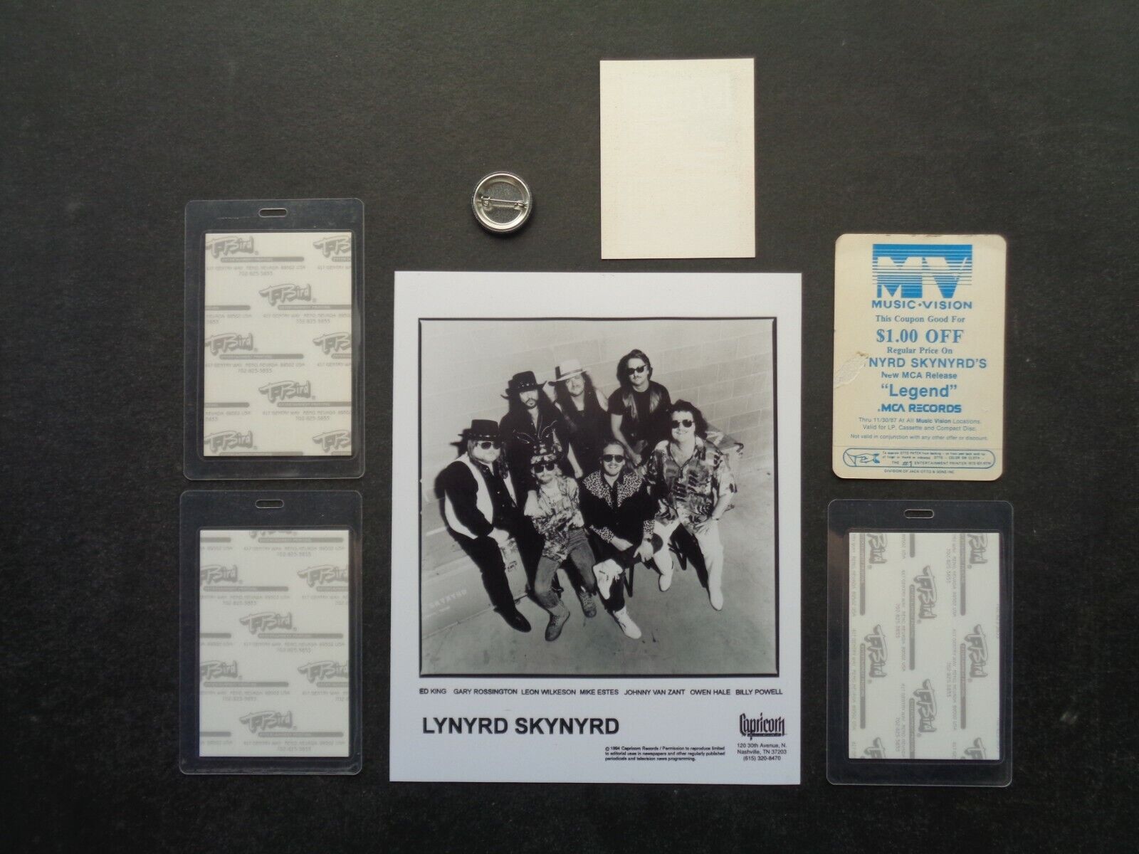 LYNYRD SKYNYRD,B/W Promo photo,5 ORIGINAL Backstage passes,metal pin/button Без бренда - фотография #2