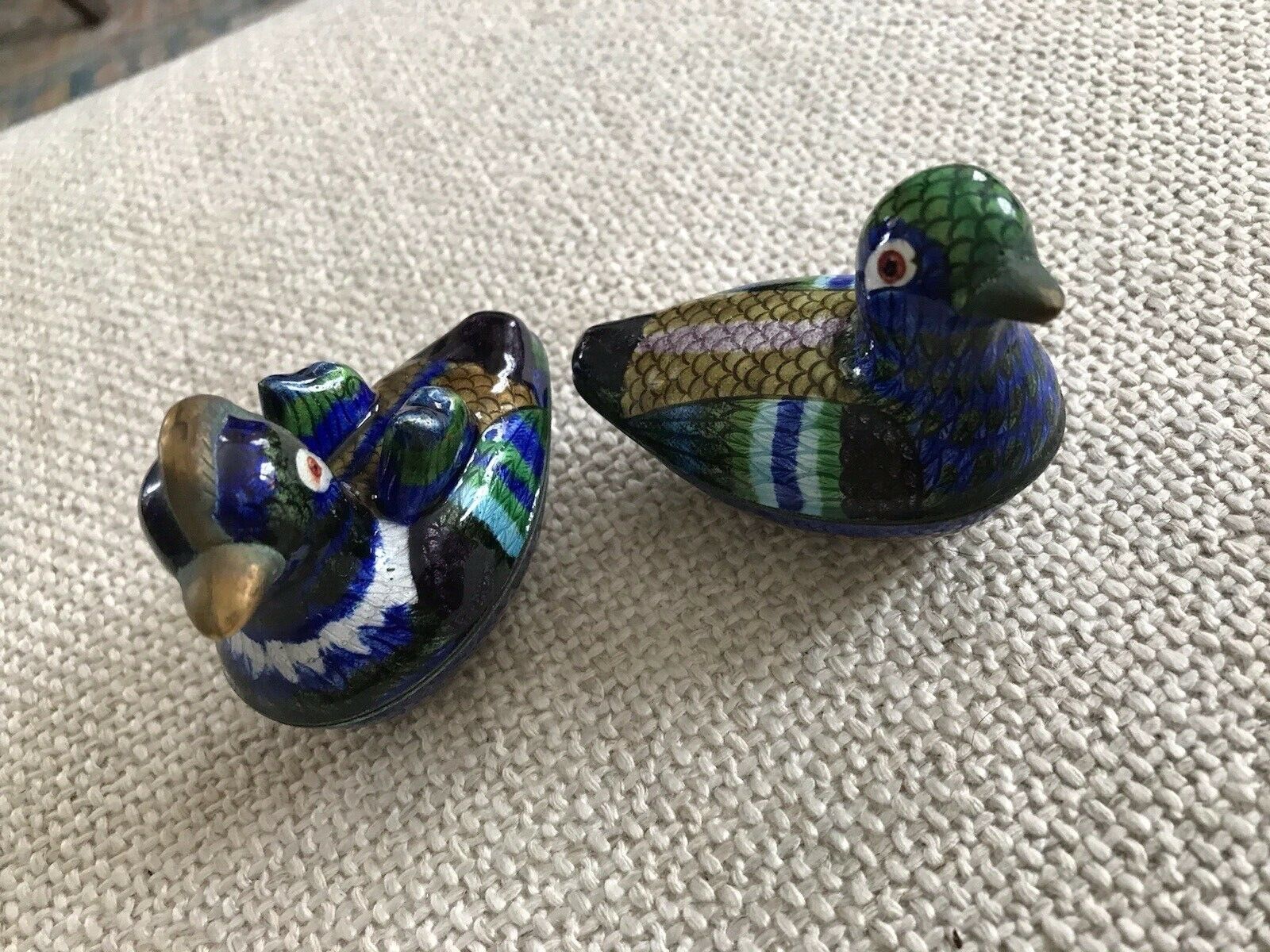 PAIR OF CLOISONNE ENAMEL DUCK TRINKET BOXES With Blue Interiors - China Без бренда