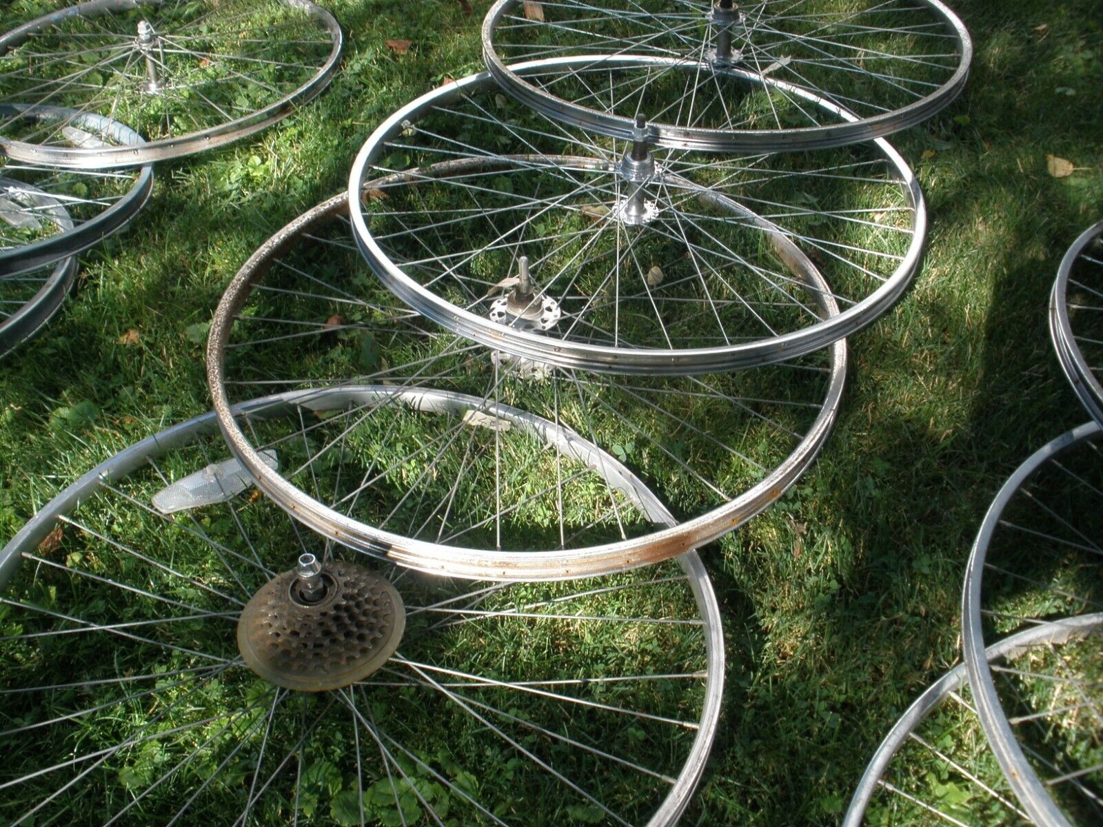 30 Piece Lot Vintage 1970's-90's Bicycle Rims Mixed Size/Style Unknown - фотография #8