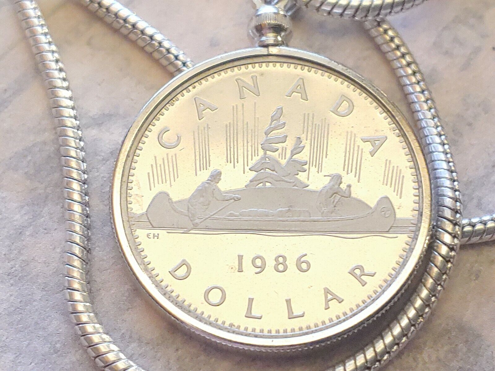 1986 CANADA Voyageur Dollar Coin Pendant on a 24"  18KGF White Gold Filled Chain Everymagicalday - фотография #5