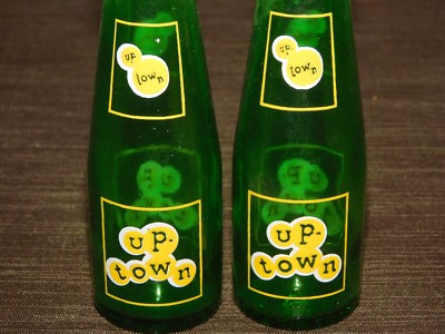 VINTAGE KITCHEN SALT & PEPPER SHAKERS CANADA UP TOWN GLASS BOTTLES Unbranded - фотография #6