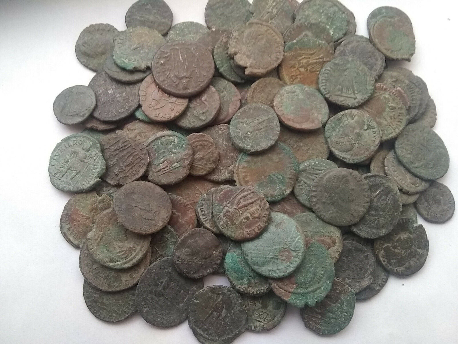 Lot of 2 original Ancient Roman imperial coins Constantine, Valens, Constantius Без бренда - фотография #3