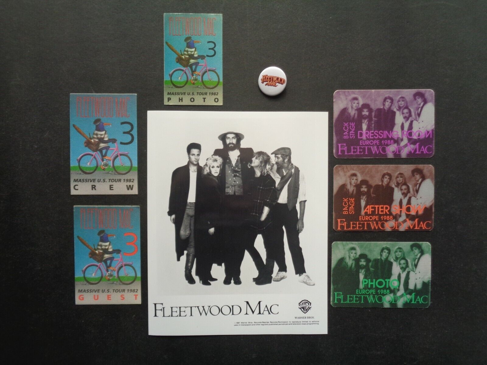 FLEETWOOD MAC,B/W Promo photo,6 rare Vintage Backstage passes,steel button Без бренда