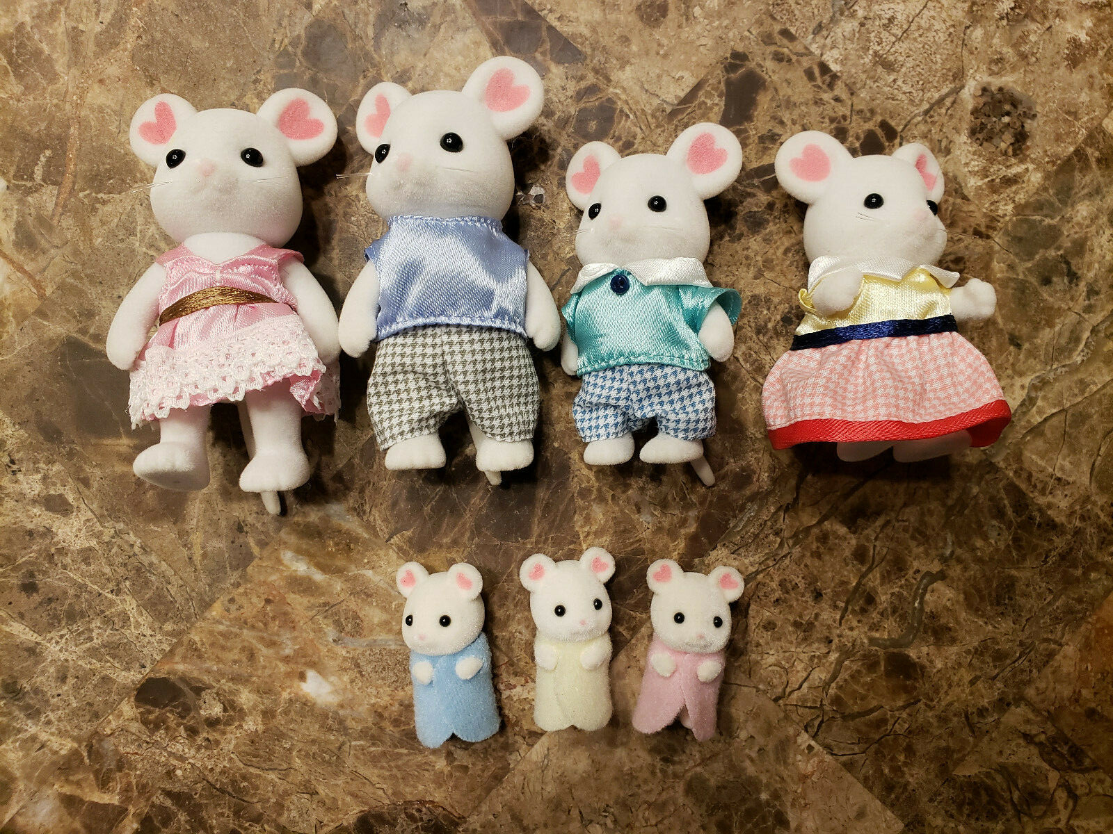 Calico Critters Marshmallow Mouse Family  Sylvanian Families