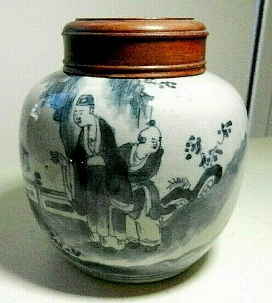 ANTIQUE CHINESE QING DYNASTY FIGURAL GINGER JAR, wood LID Blue & Off-White Без бренда