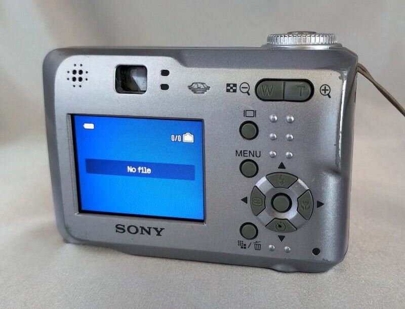 Lot (3) SONY Cyber-Shot Silver Digital Cameras (DSC-S60/S90) 4.1 MP - Parts Only Sony Cyber-shot DSC-S60 - фотография #8