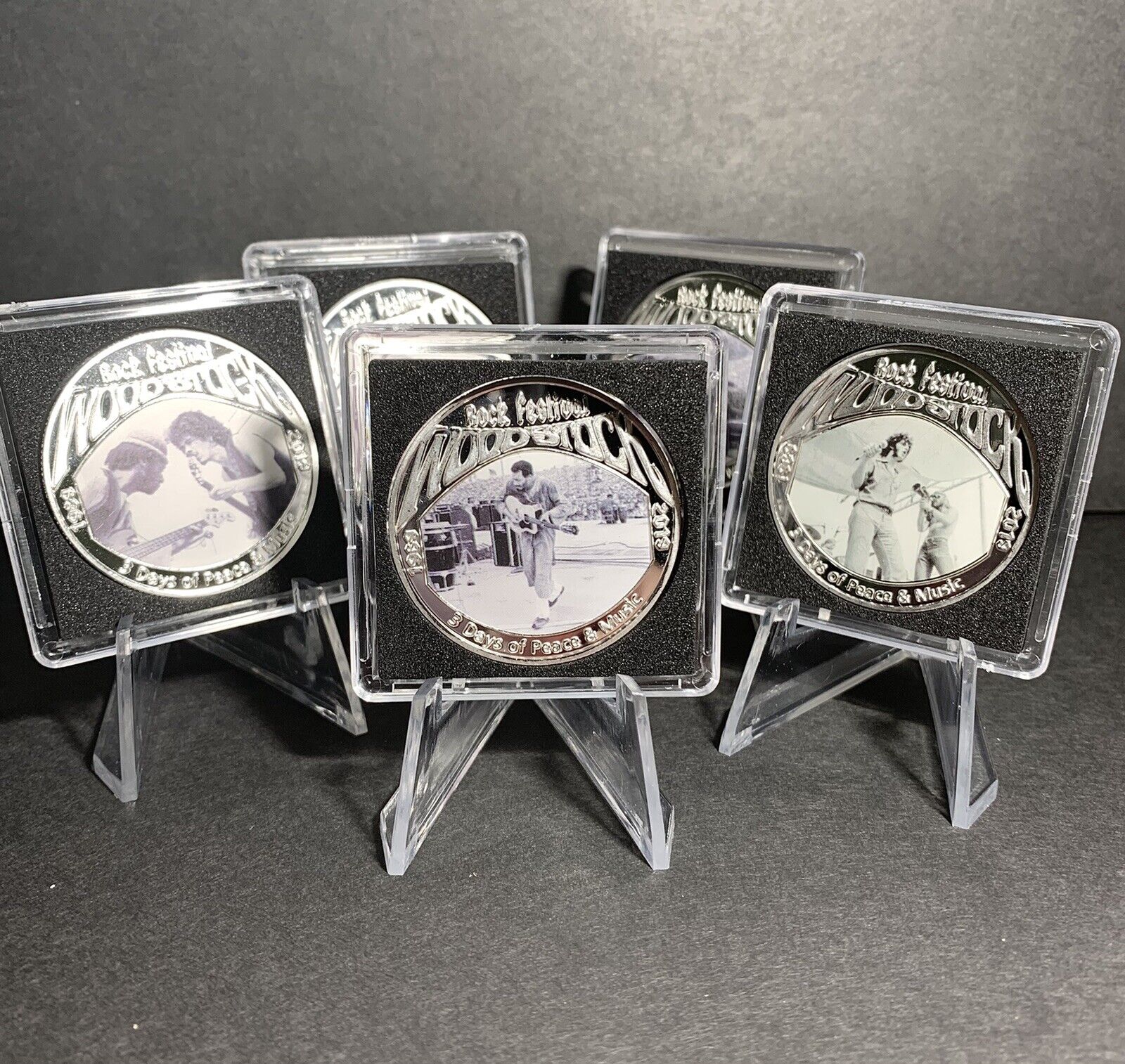 WOODSTOCK 1969 ROCK FEST 5 PC Challenge Coin Set w Cases & Stands-Great Deal! Без бренда