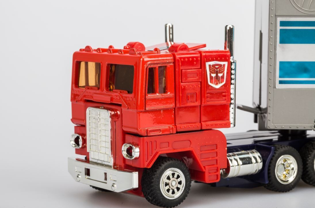 Transformers G1 Optimus prime reissue car metal front MISB free shipping 21st Century Toys - фотография #4