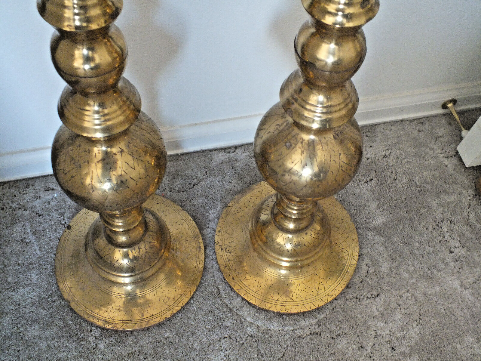 pair pr Brass Bronze 40" tall ALTAR Church CANDLE STICK HOLDERS 9 lbs each vtg Unbranded - фотография #5